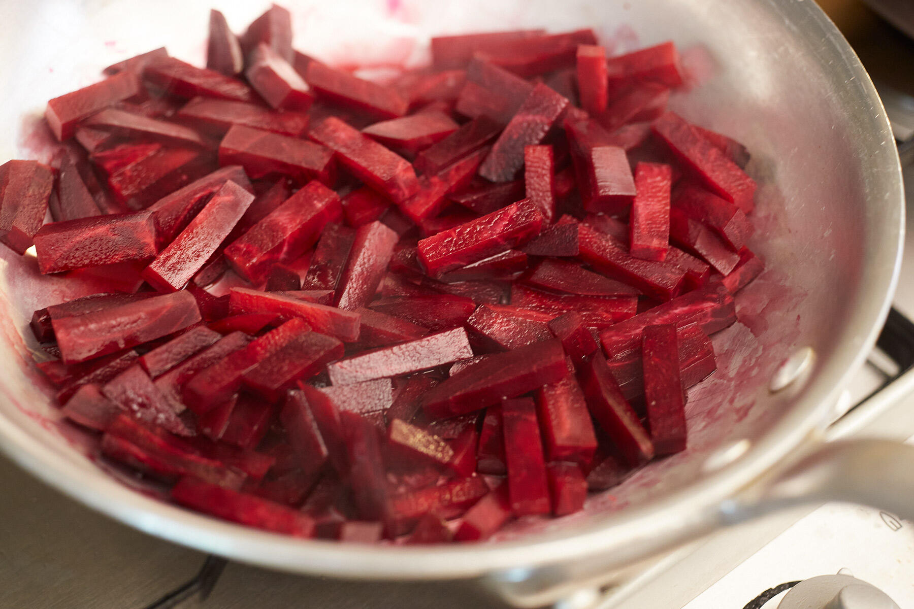 ビーツを蒸し煮する