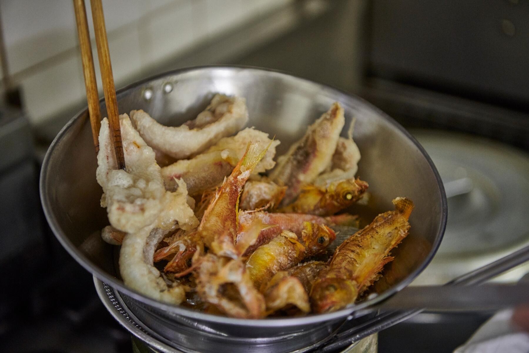 半身の魚を揚げる