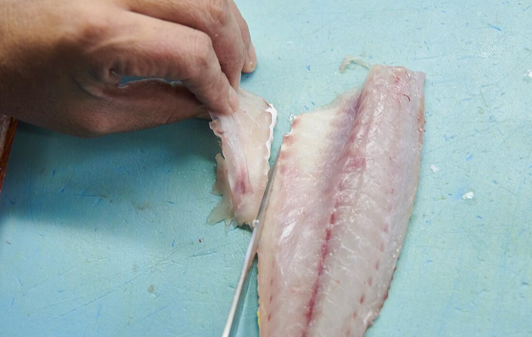 イトヨリを捌く