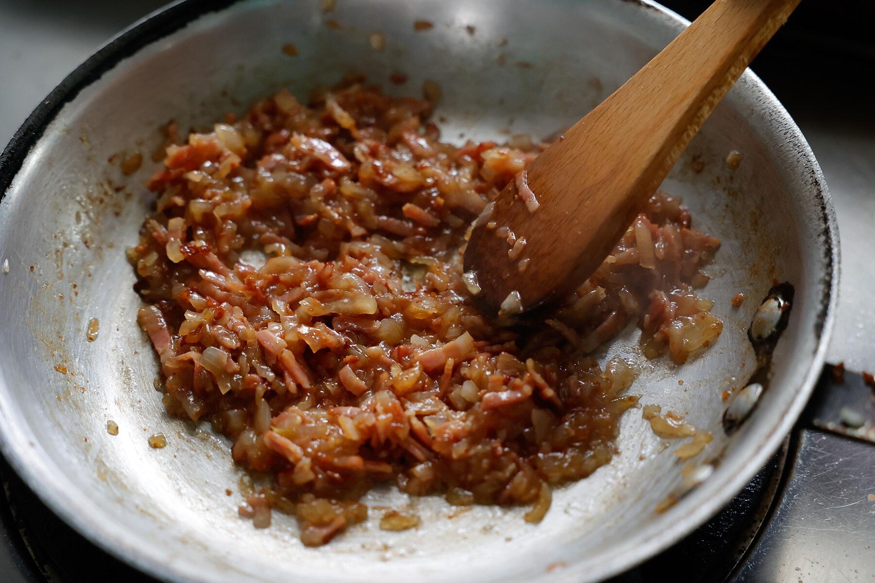 調味料を加えて煮詰める