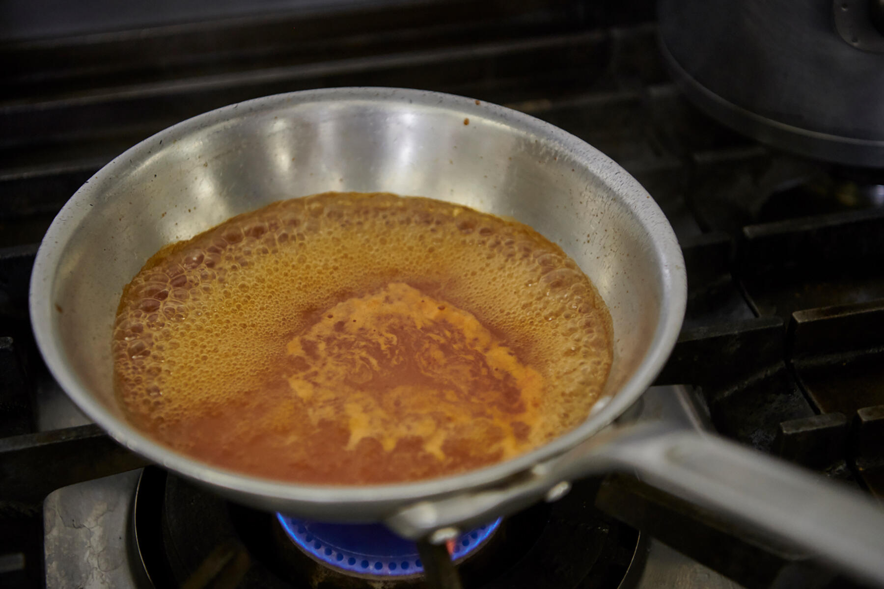 スープを煮詰める