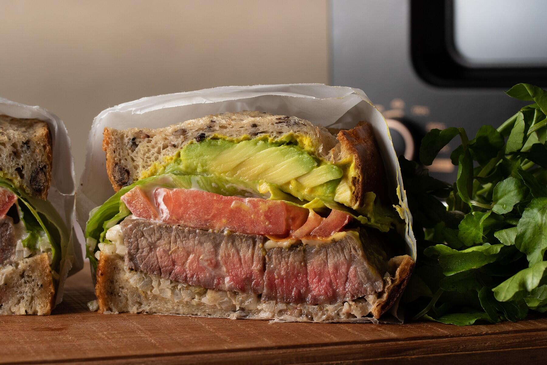 B.B.L.T(BALMUDA Beef Lettuce Tomato)サンド