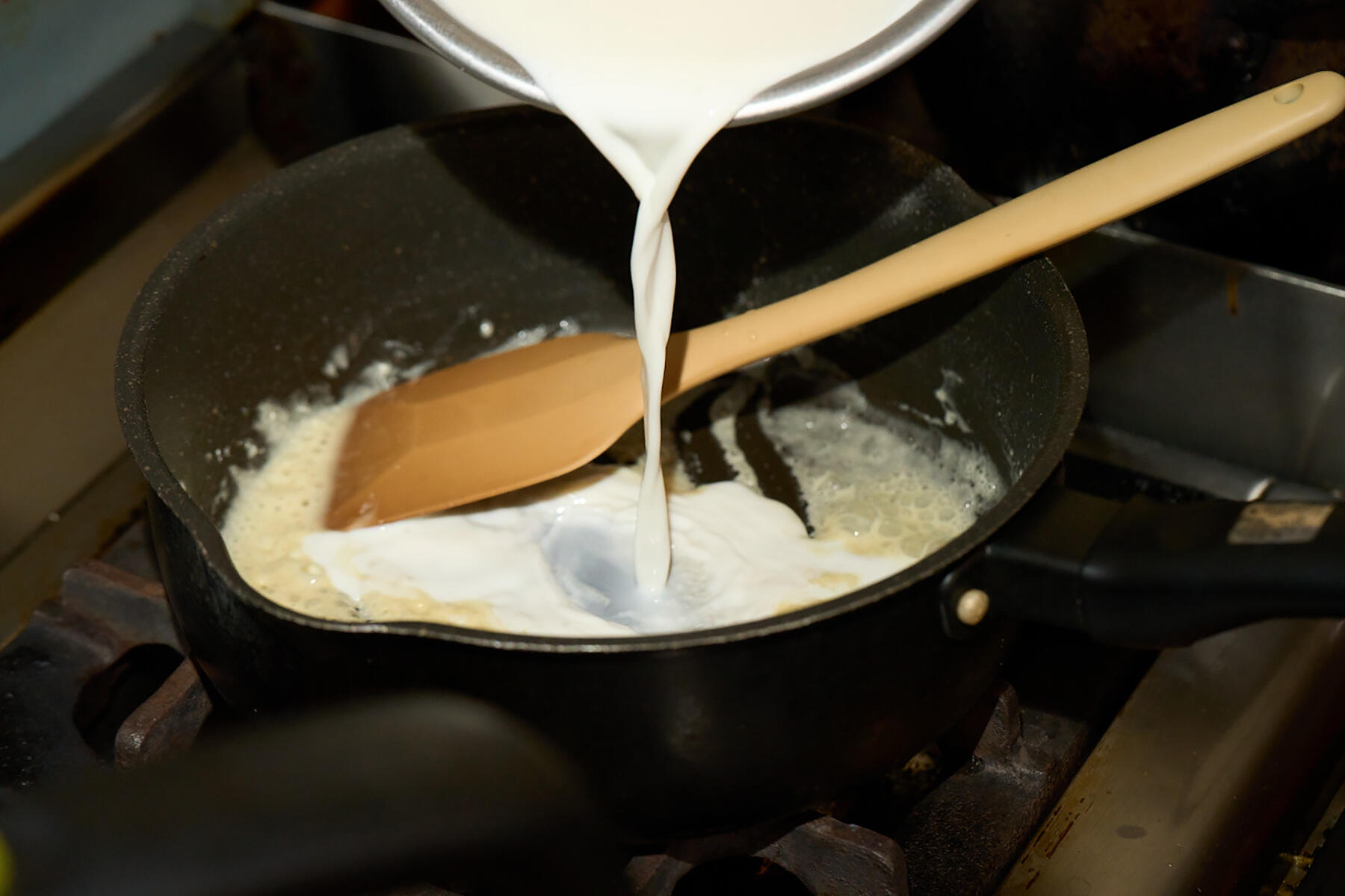 ベシャメルソースをつくる