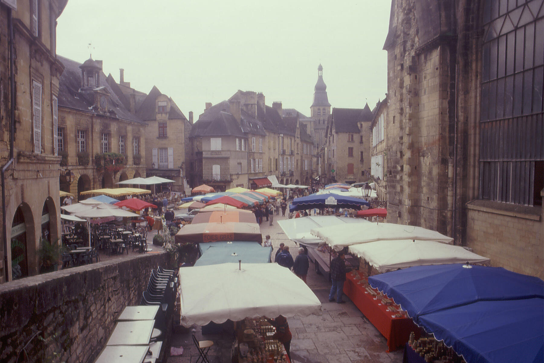 フランス、サルラの朝市
