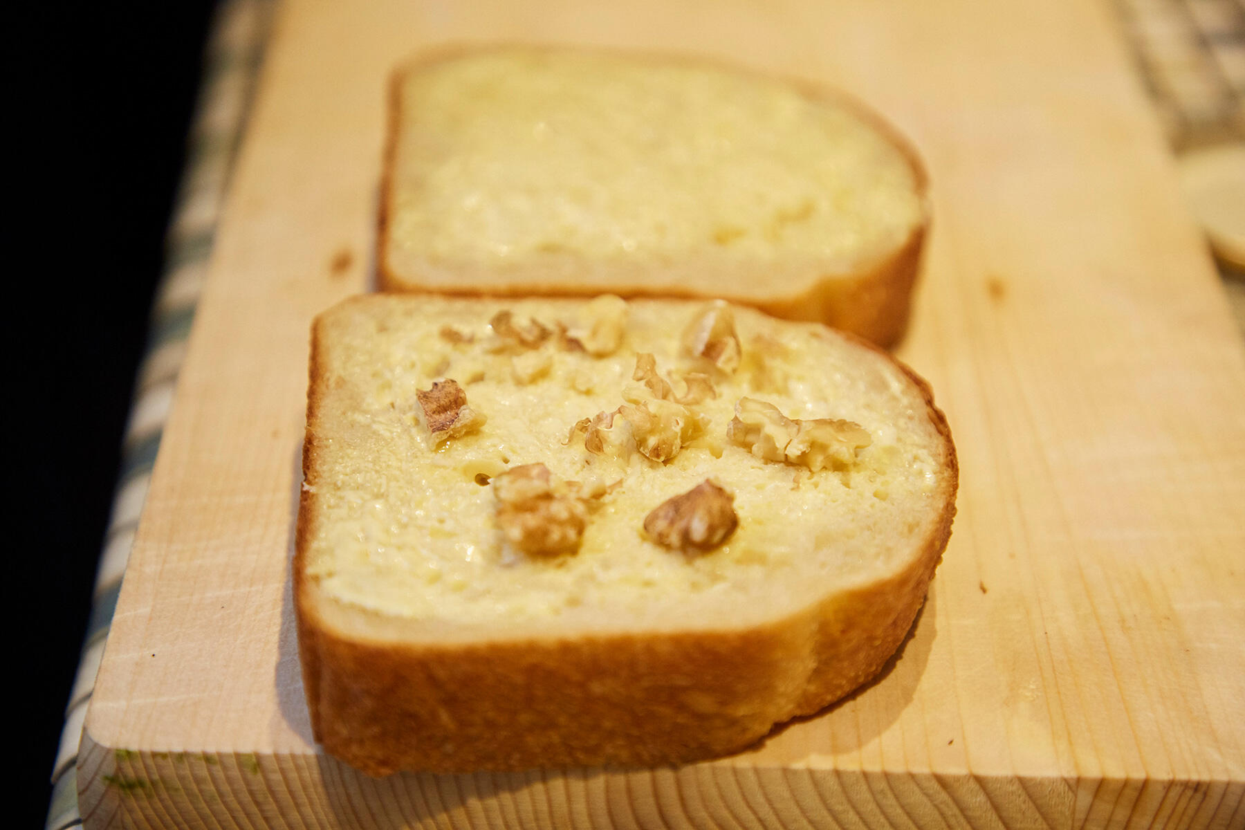 マスタードマヨネーズを塗る