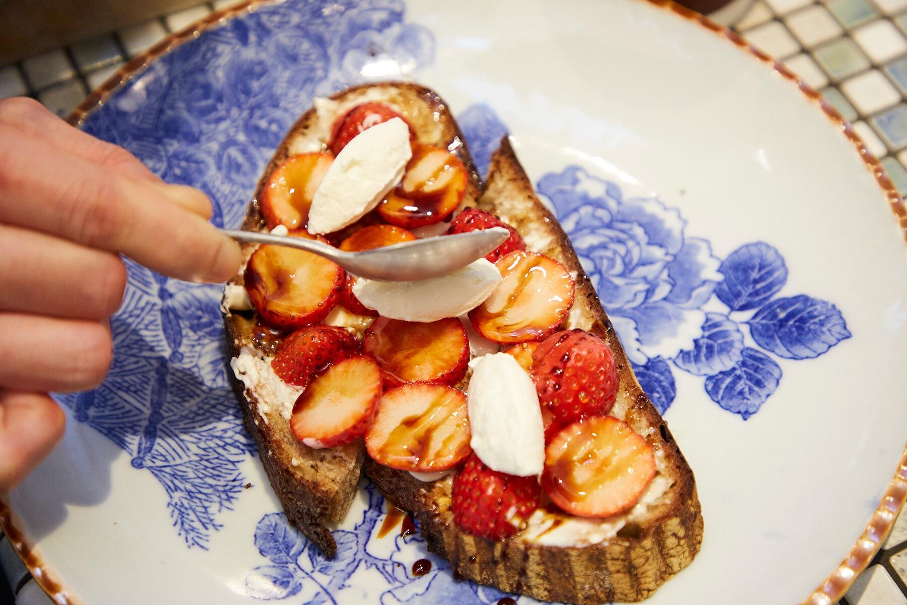 チーズをのせる