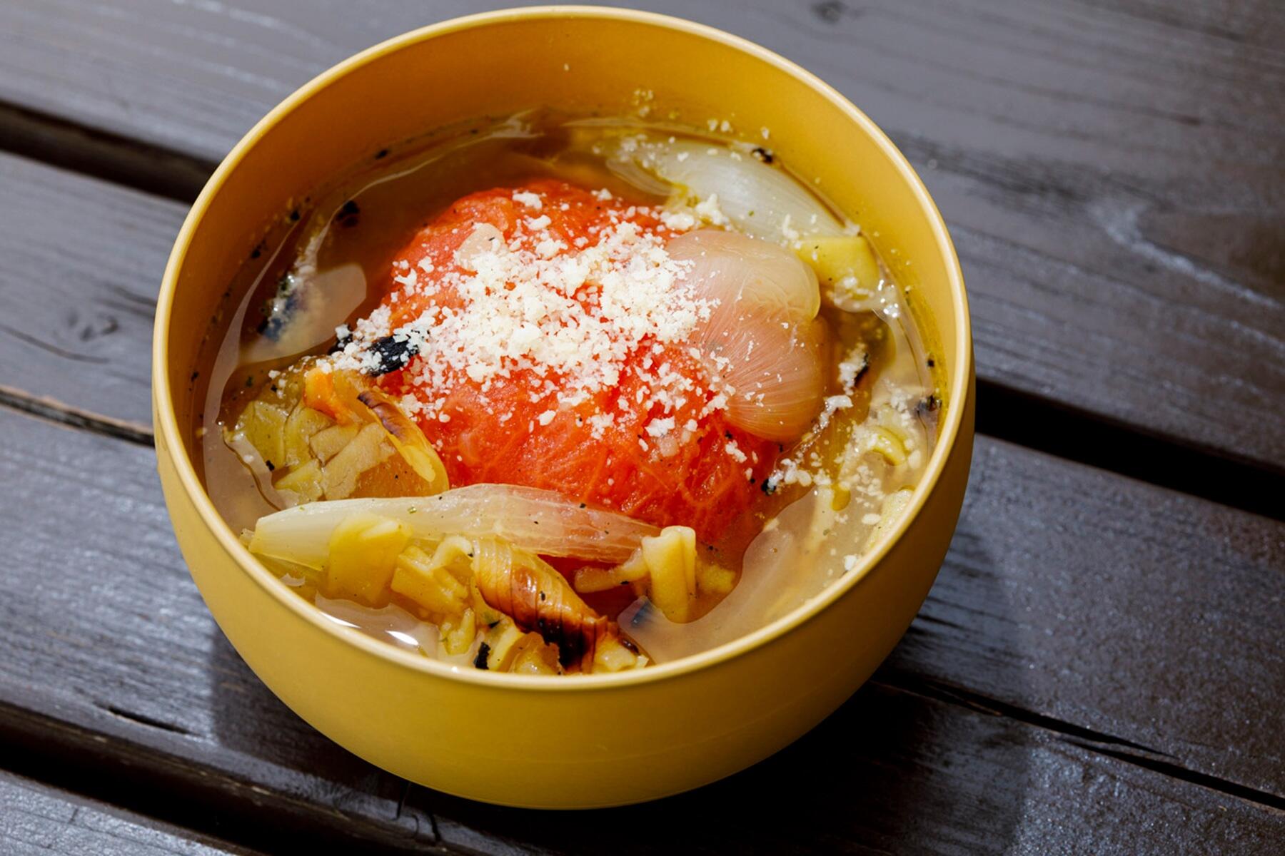 トマトを加えて、味を調える