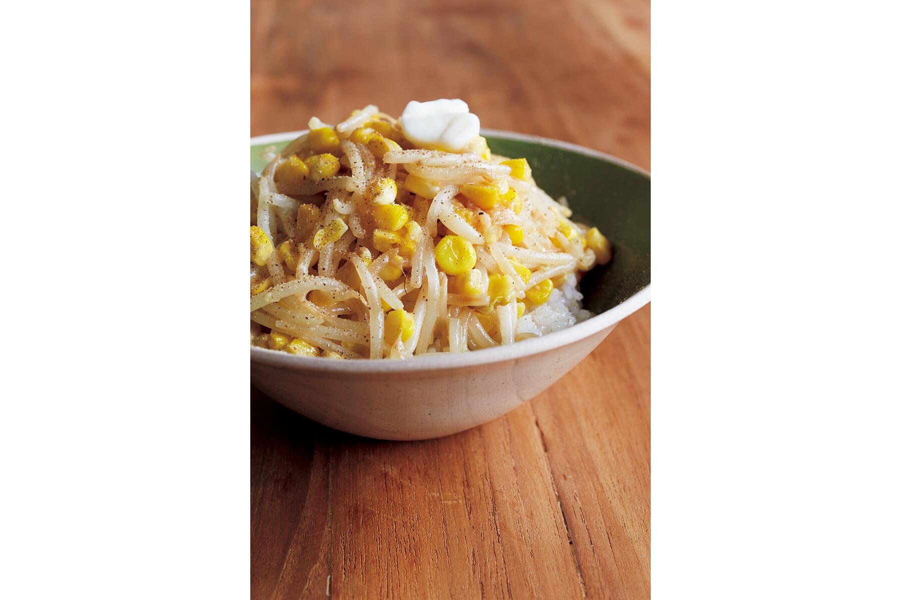 コーンともやしの味噌バター丼