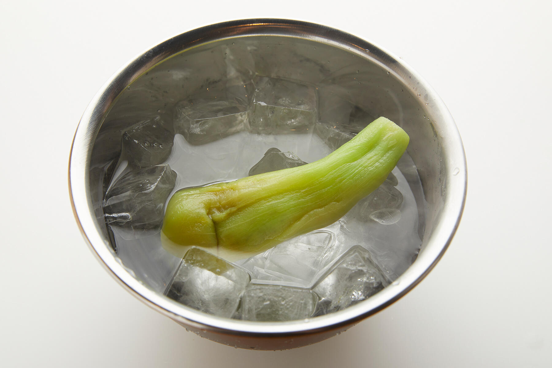 なすに火を通す