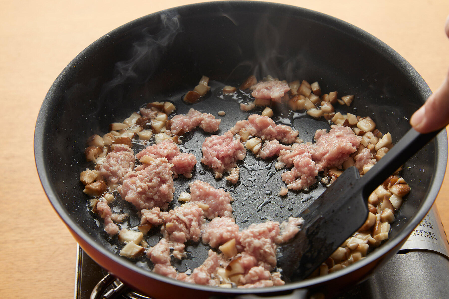 挽き肉を加える