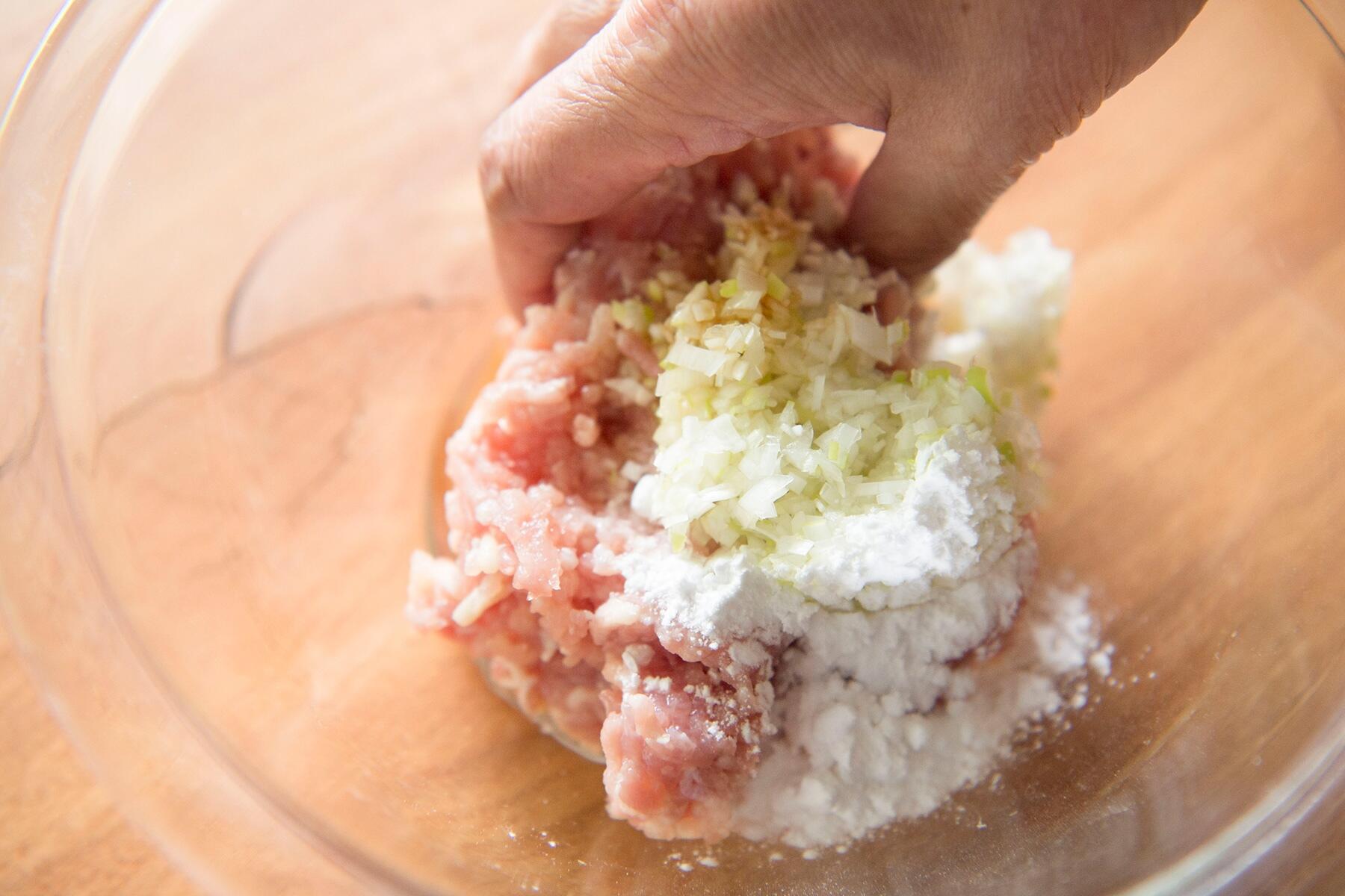 挽き肉だねをつくる