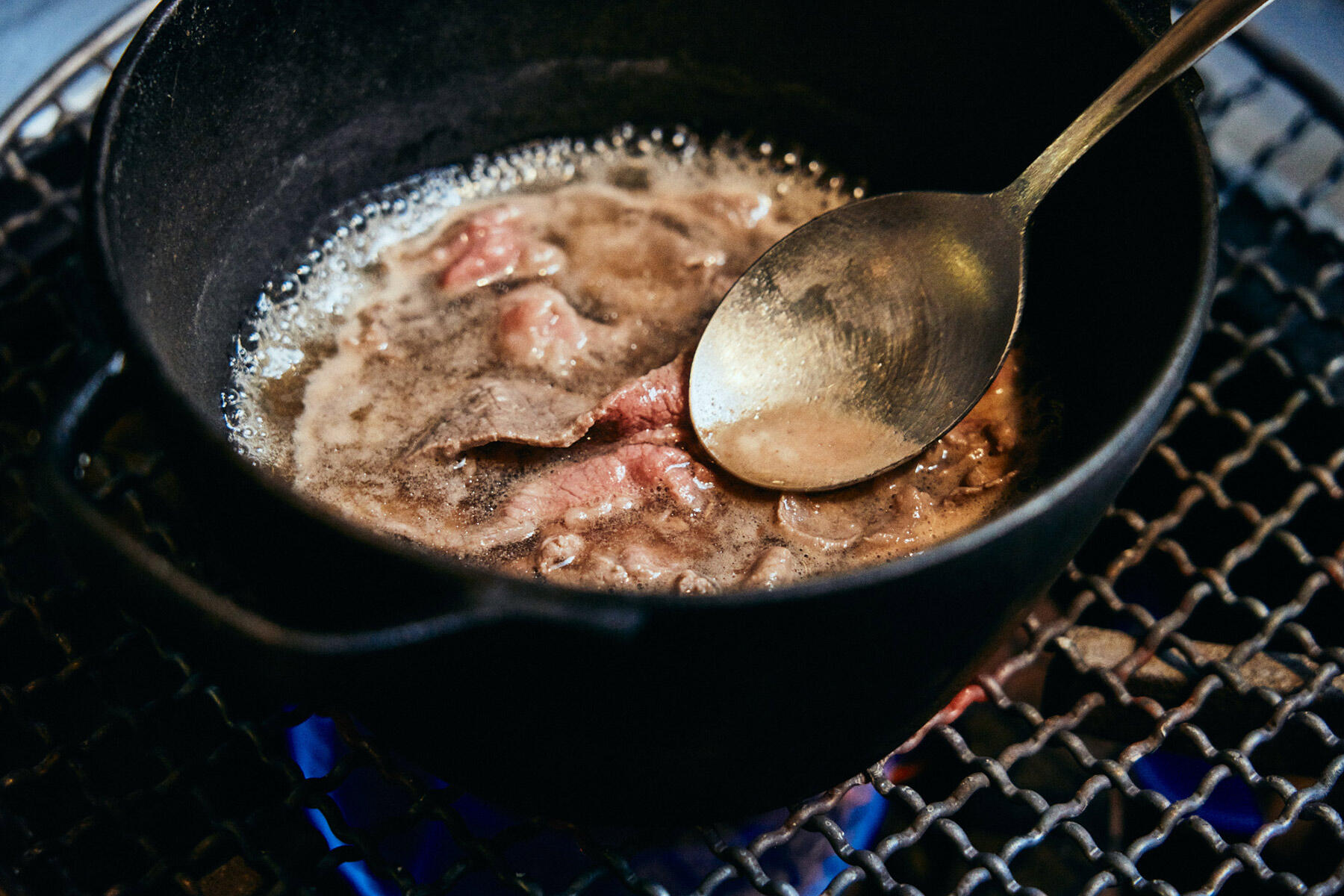 牛肉を煮る