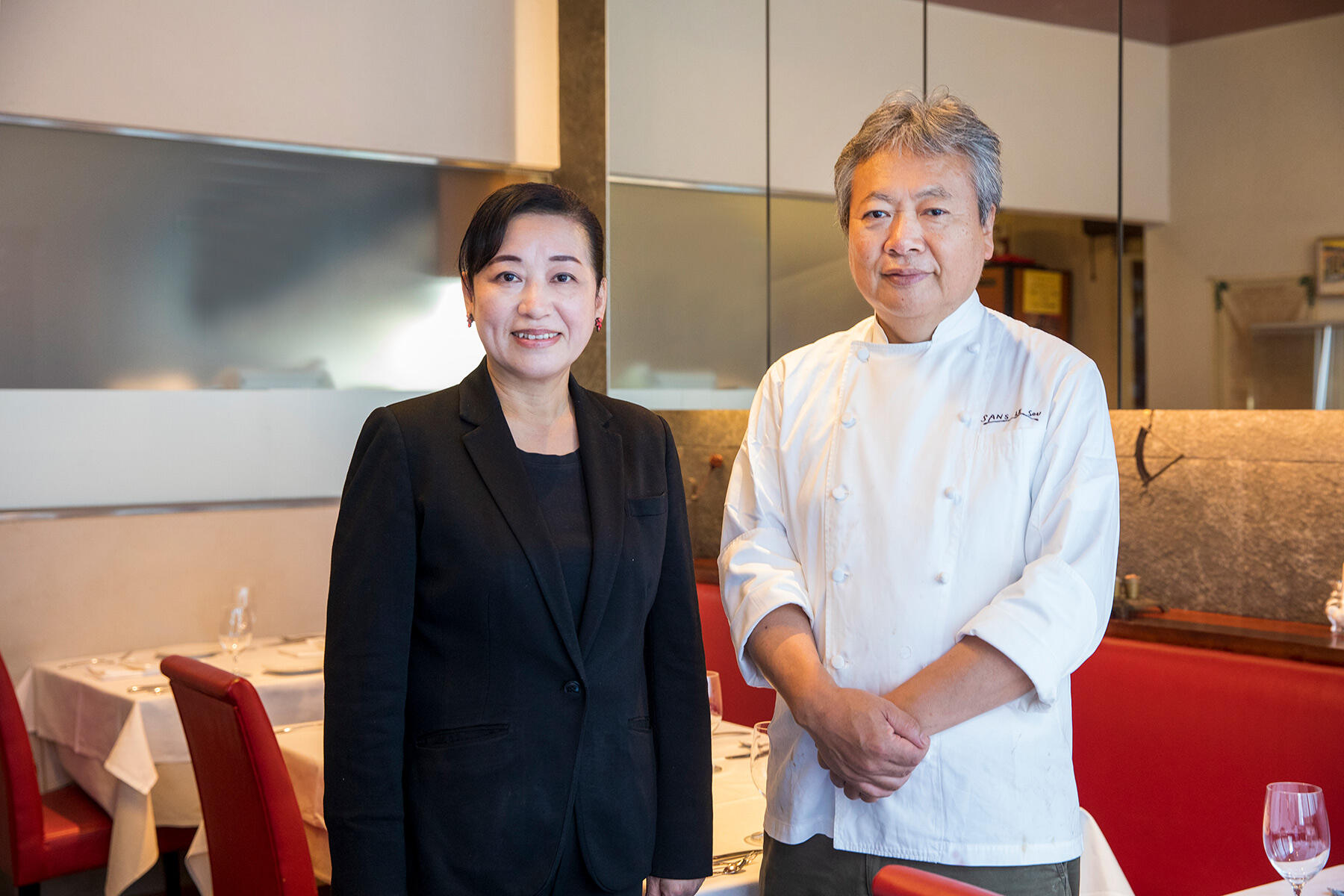 オーナーシェフの金子淑光さんと、マダムの智恵美さん