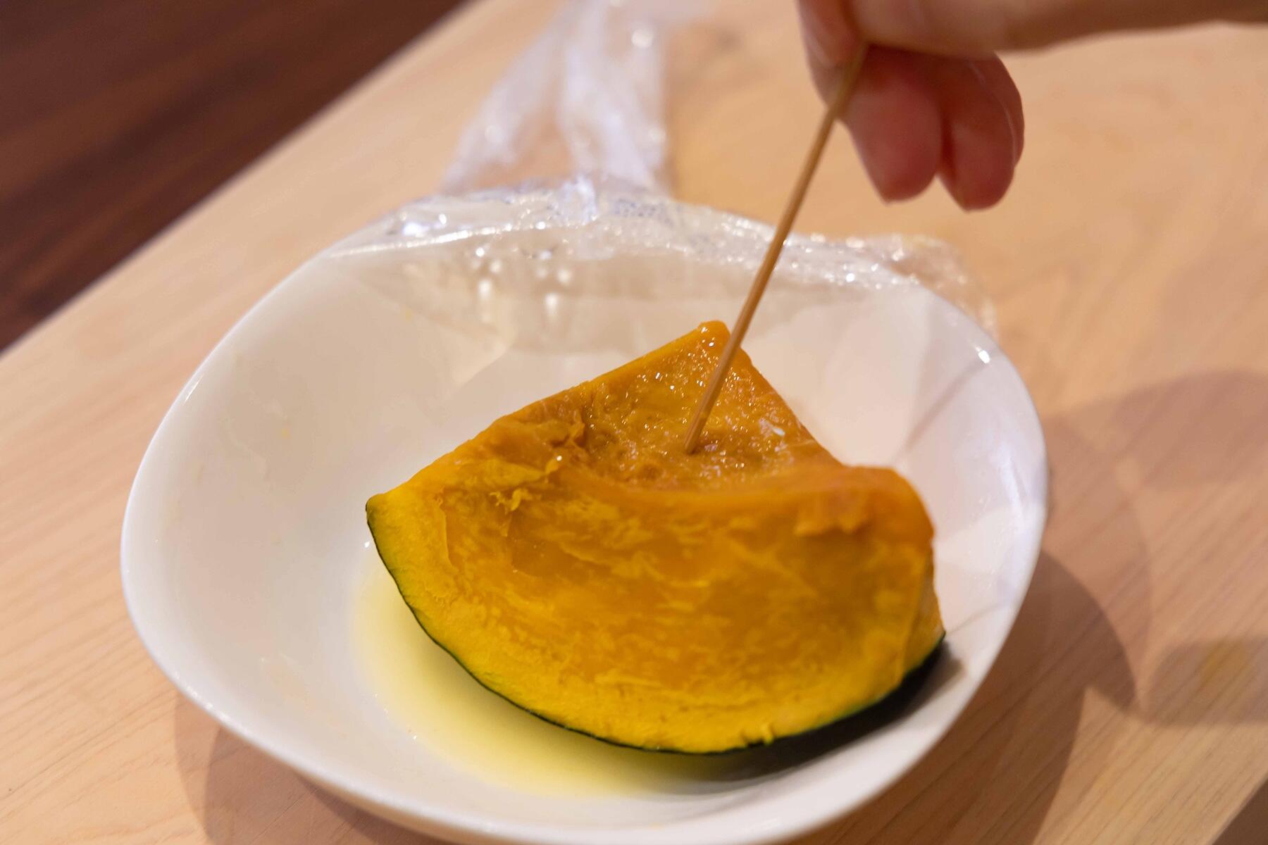 かぼちゃをレンジにかける