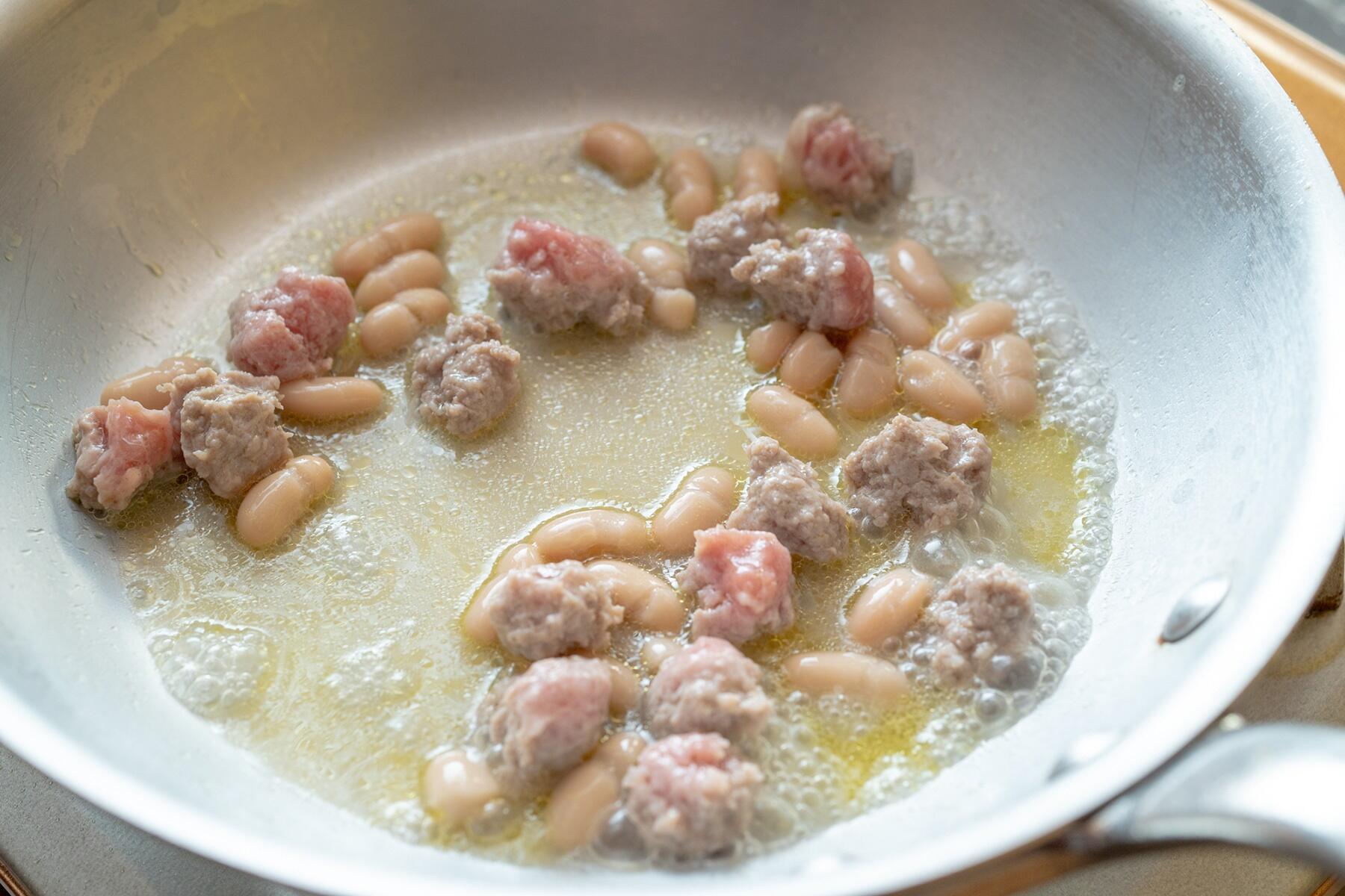 白いんげん豆を入れる