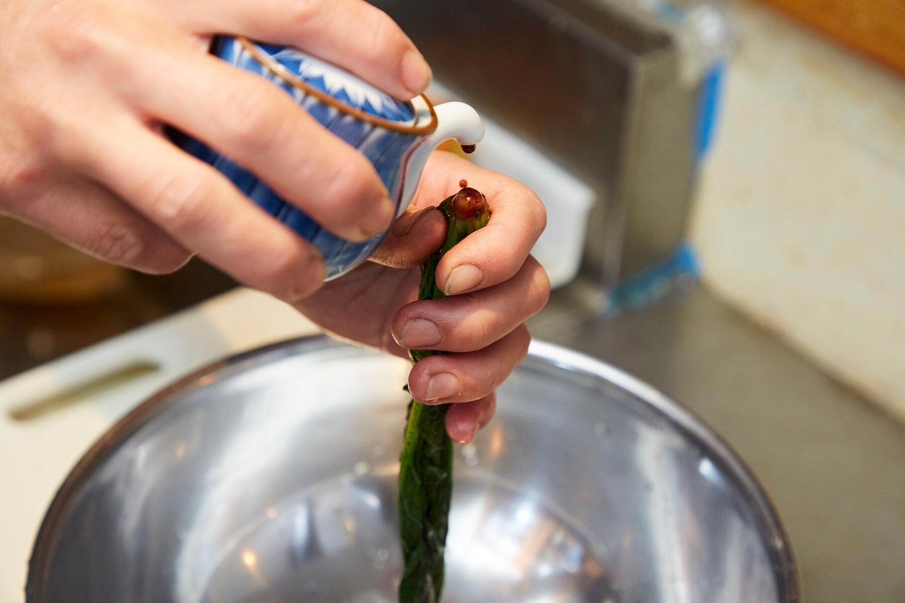 ほうれん草をゆでる