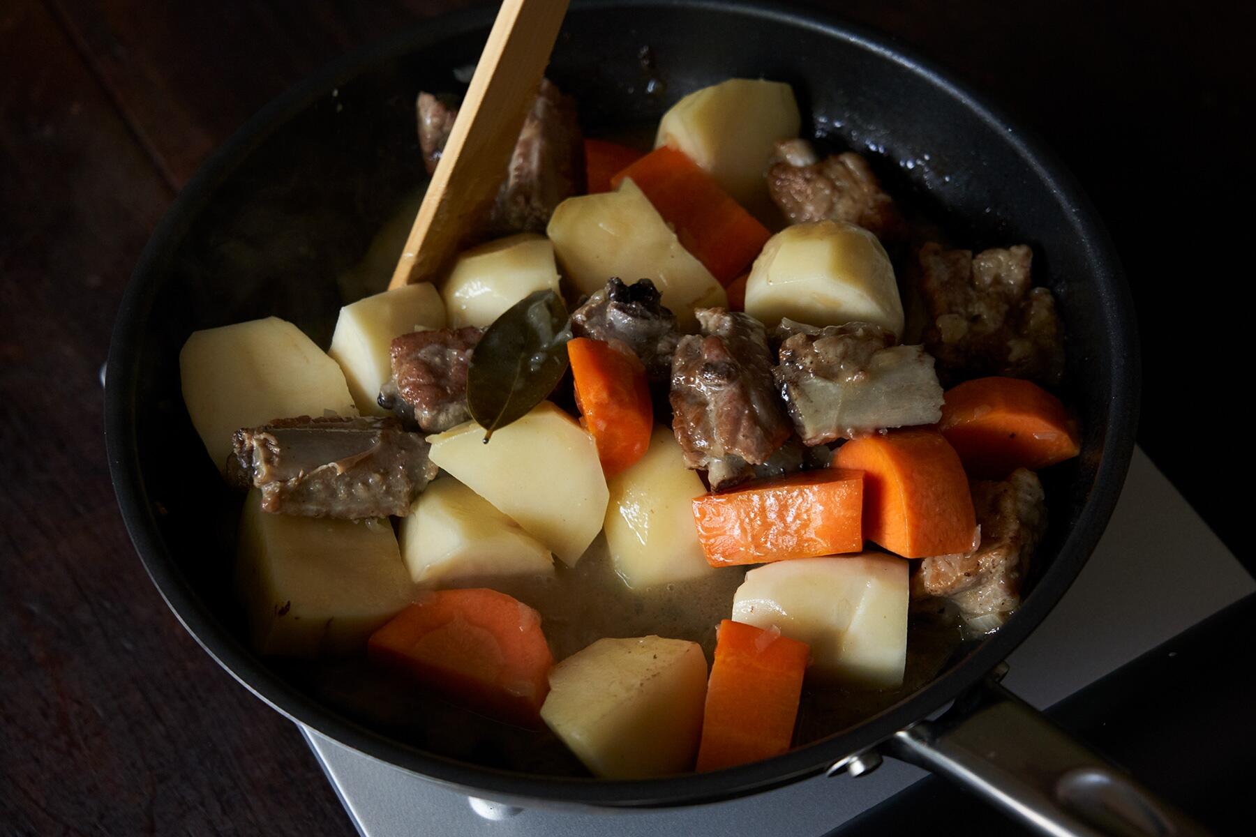 全体を混ぜて煮る