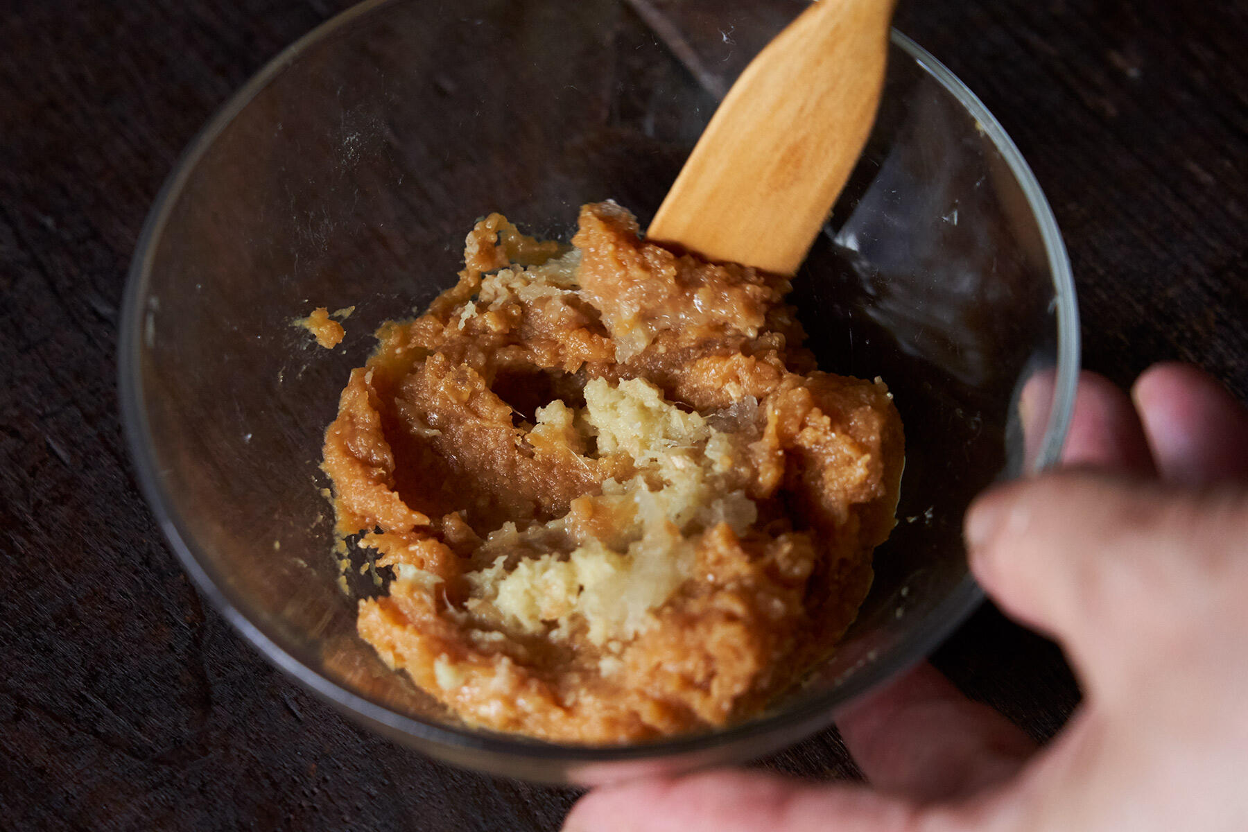 フライパンに材料を並べる