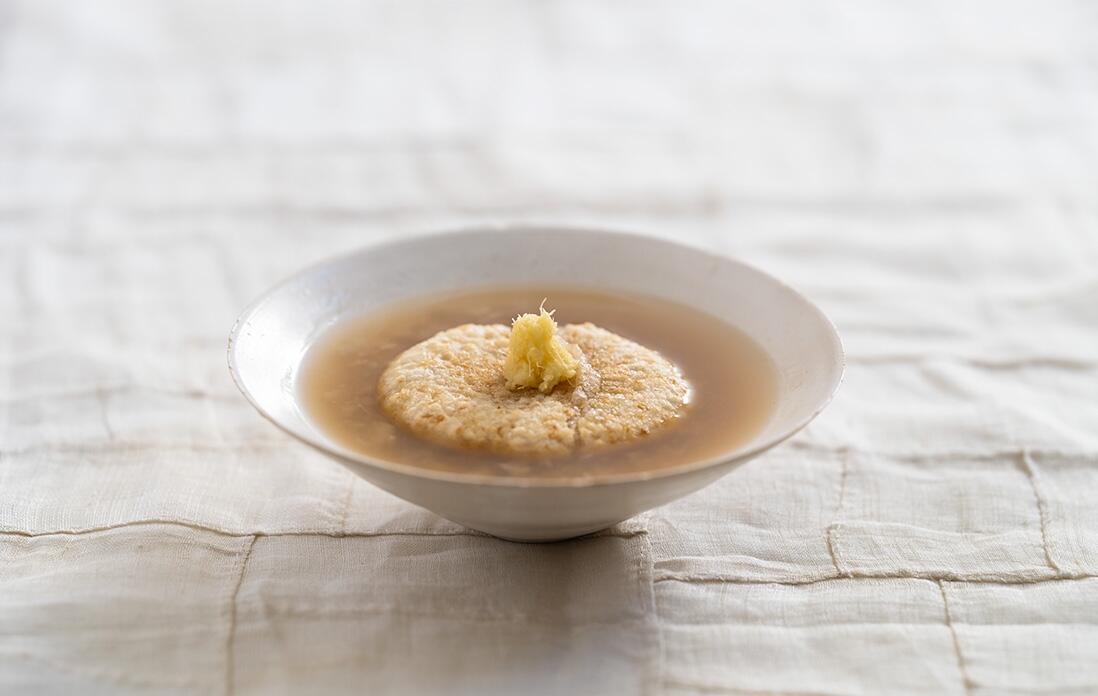 もっちりシャクシャクじんわり美味しい“おろしれんこんの揚げ餅雑煮”