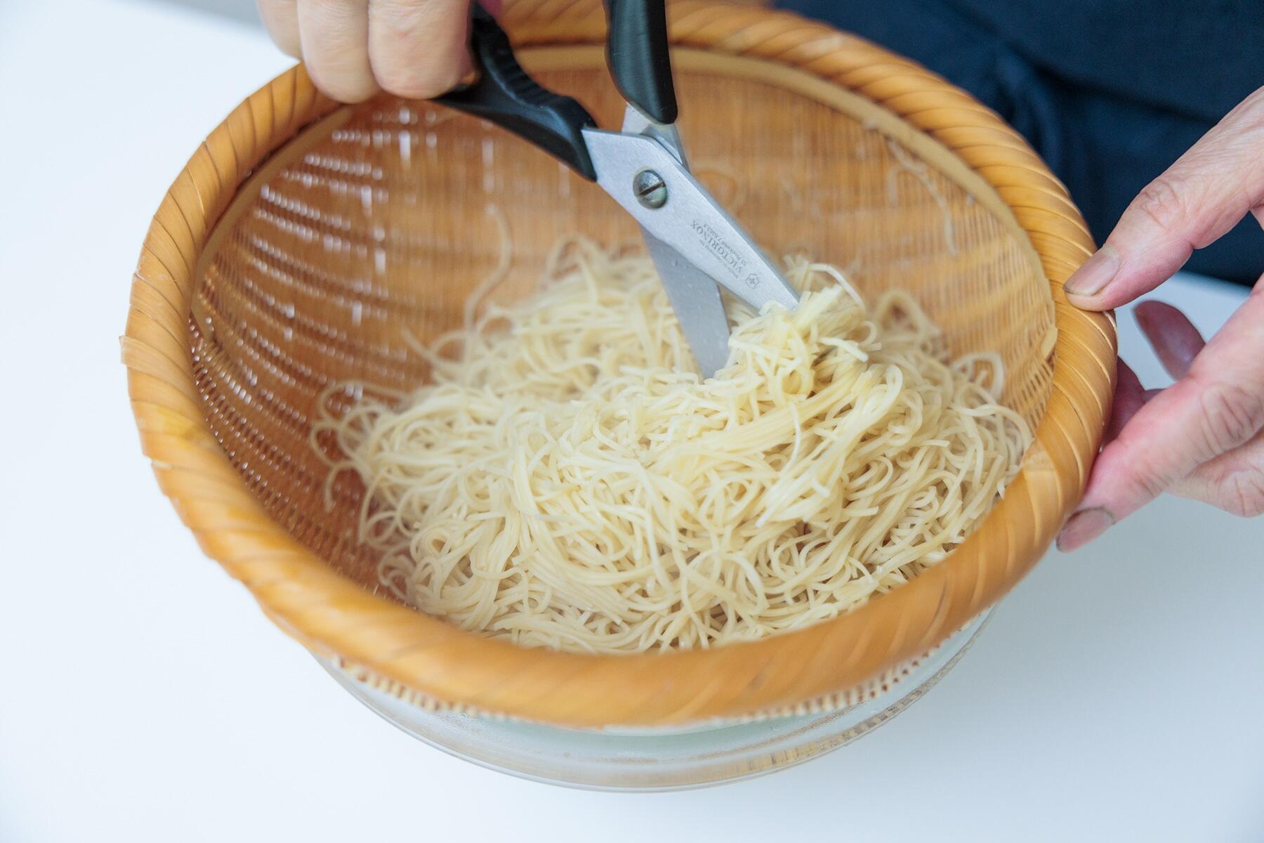 香港麺の下ごしらえ