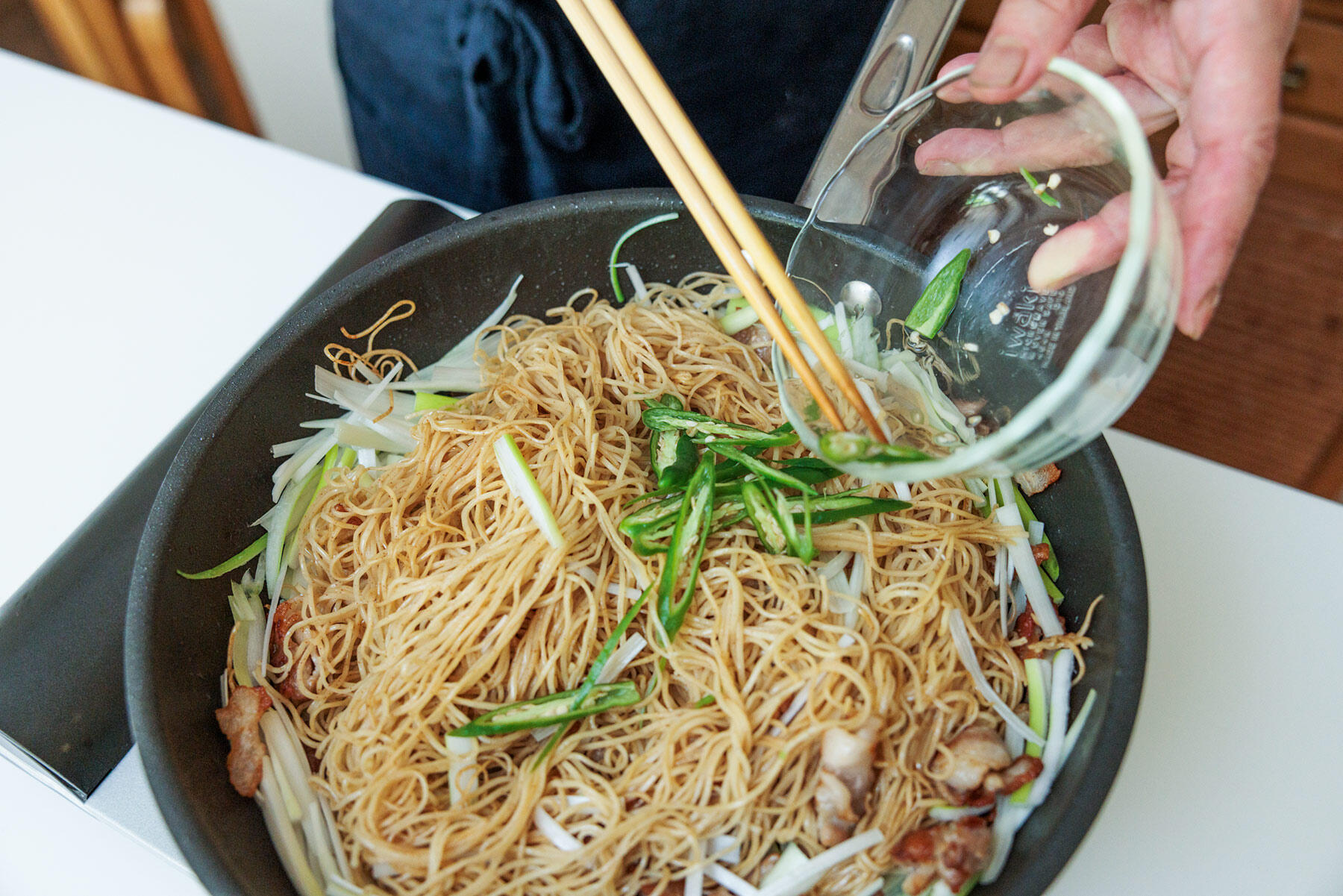 唐辛子を加える