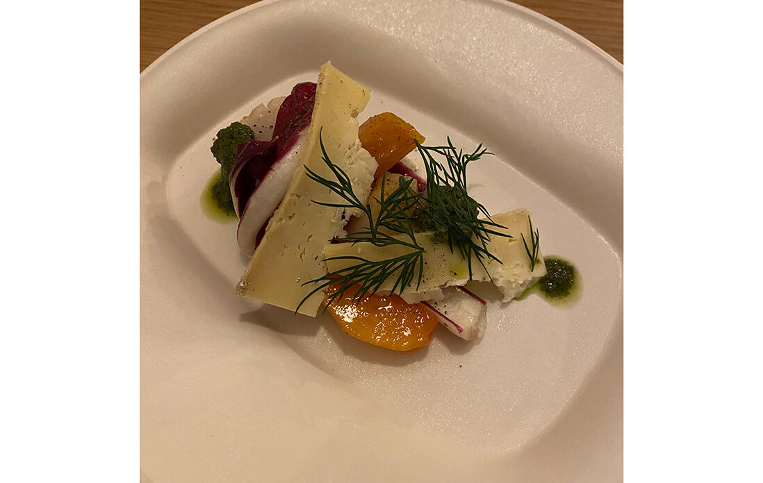 チーズと野菜と果物のサラダ仕立て