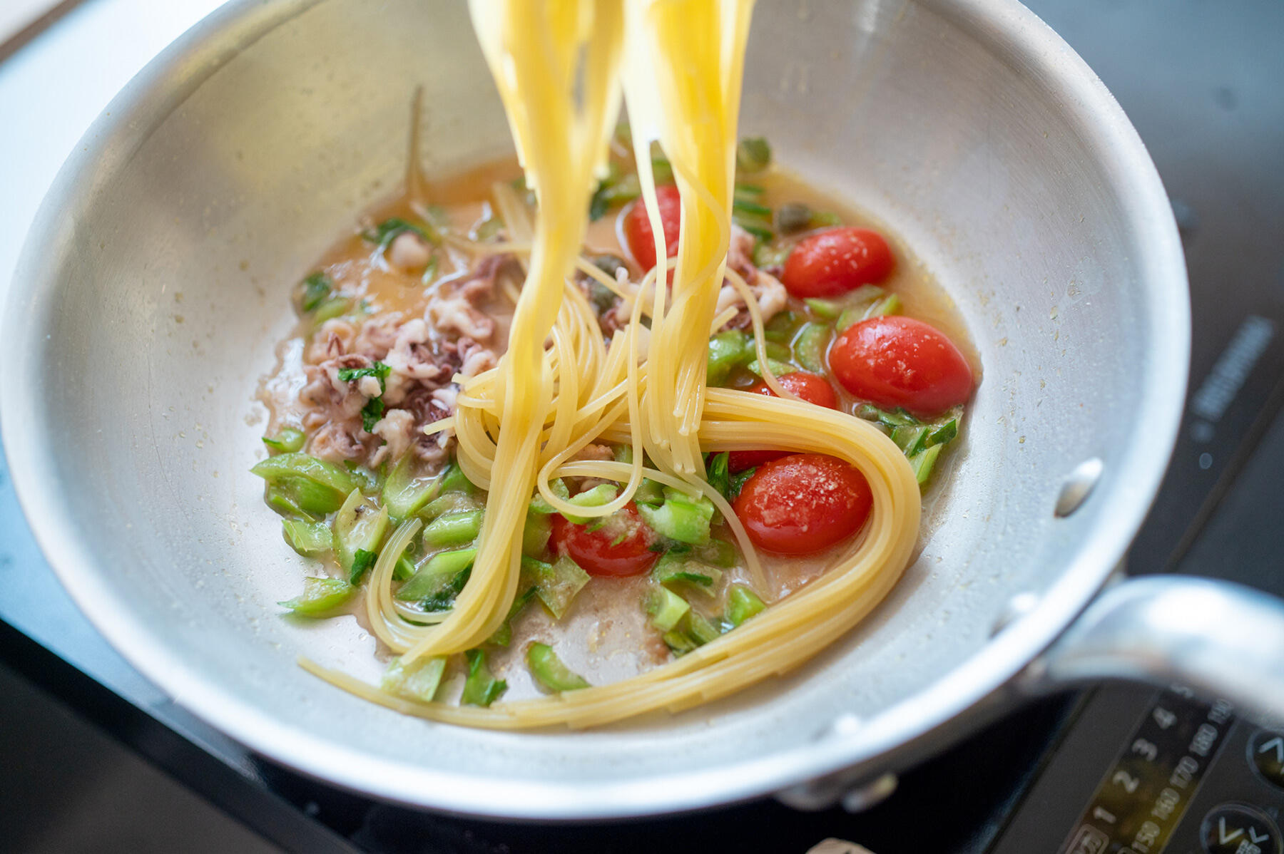 パスタを入れる