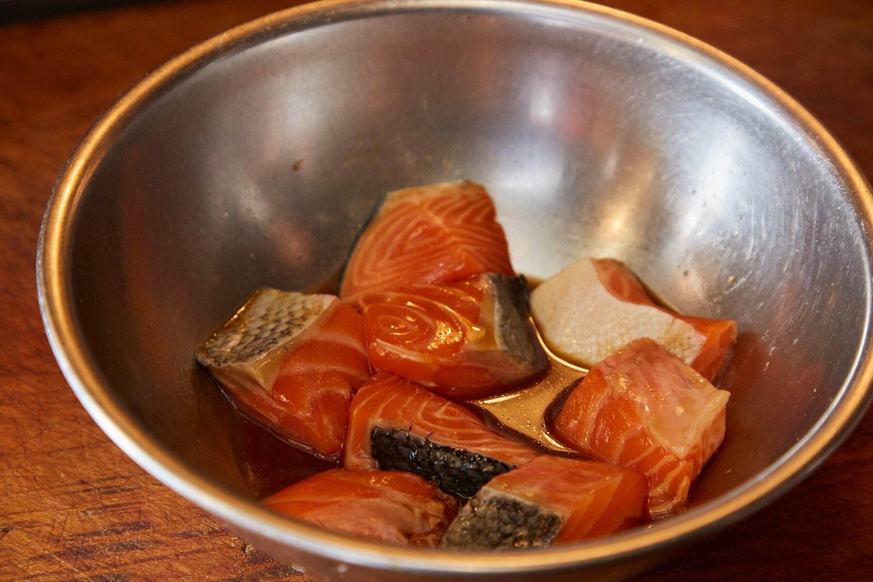 鮭をマリネする