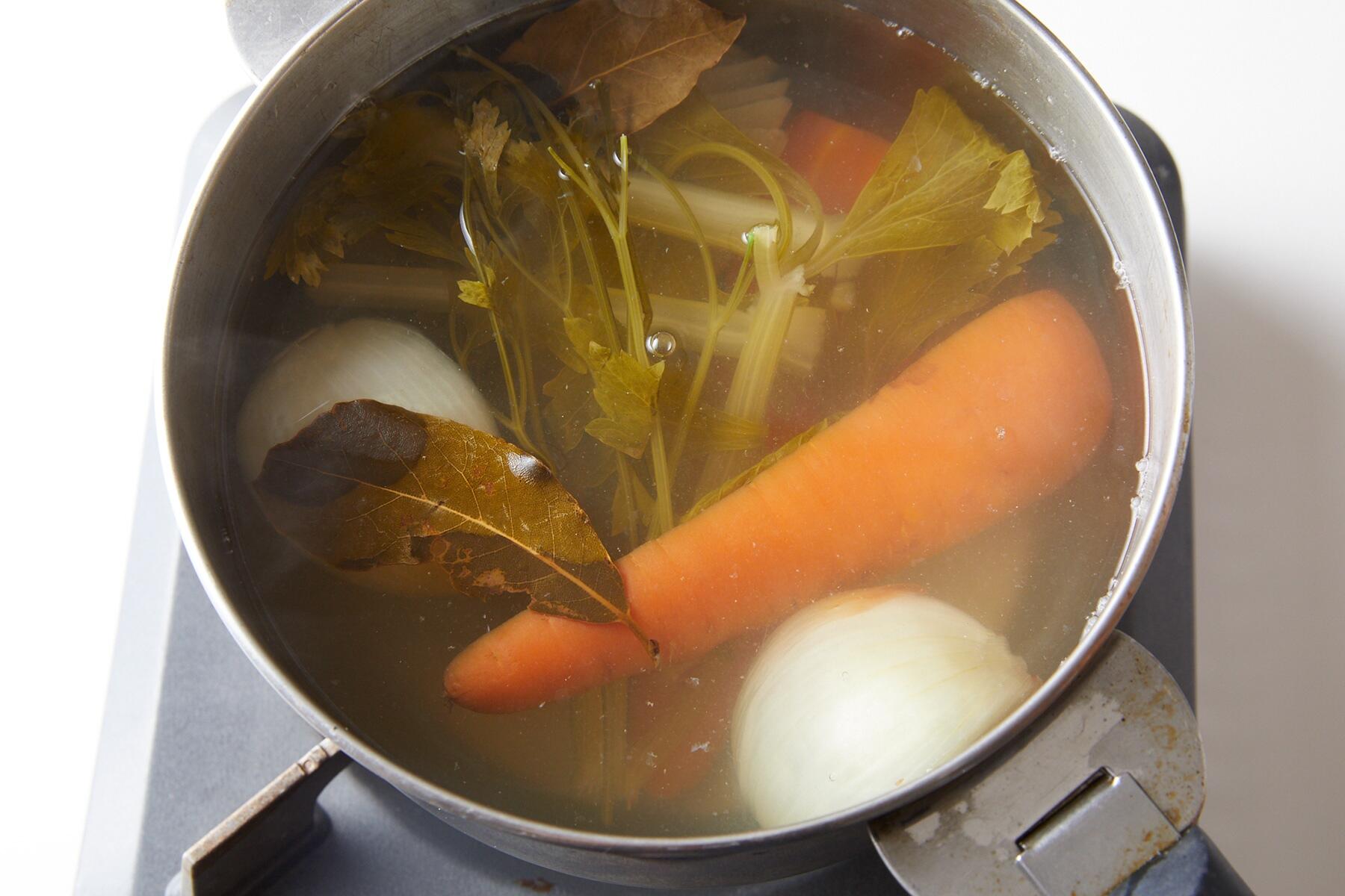 野菜のブロードをつくる