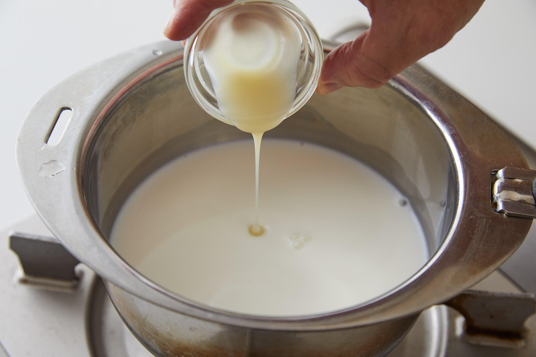 ホワイトチョコレートゼリーをつくる