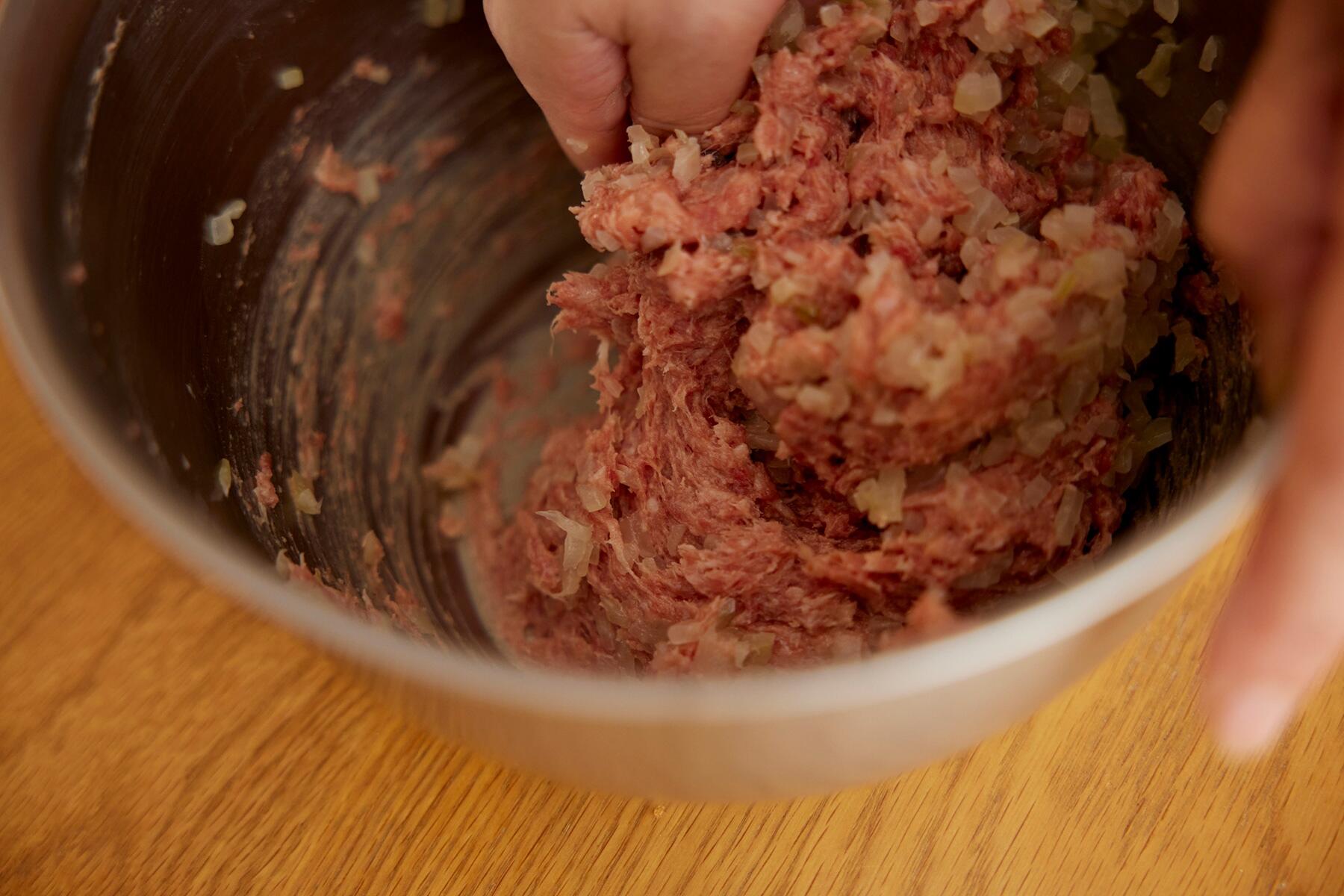 ハンバーグをつくる