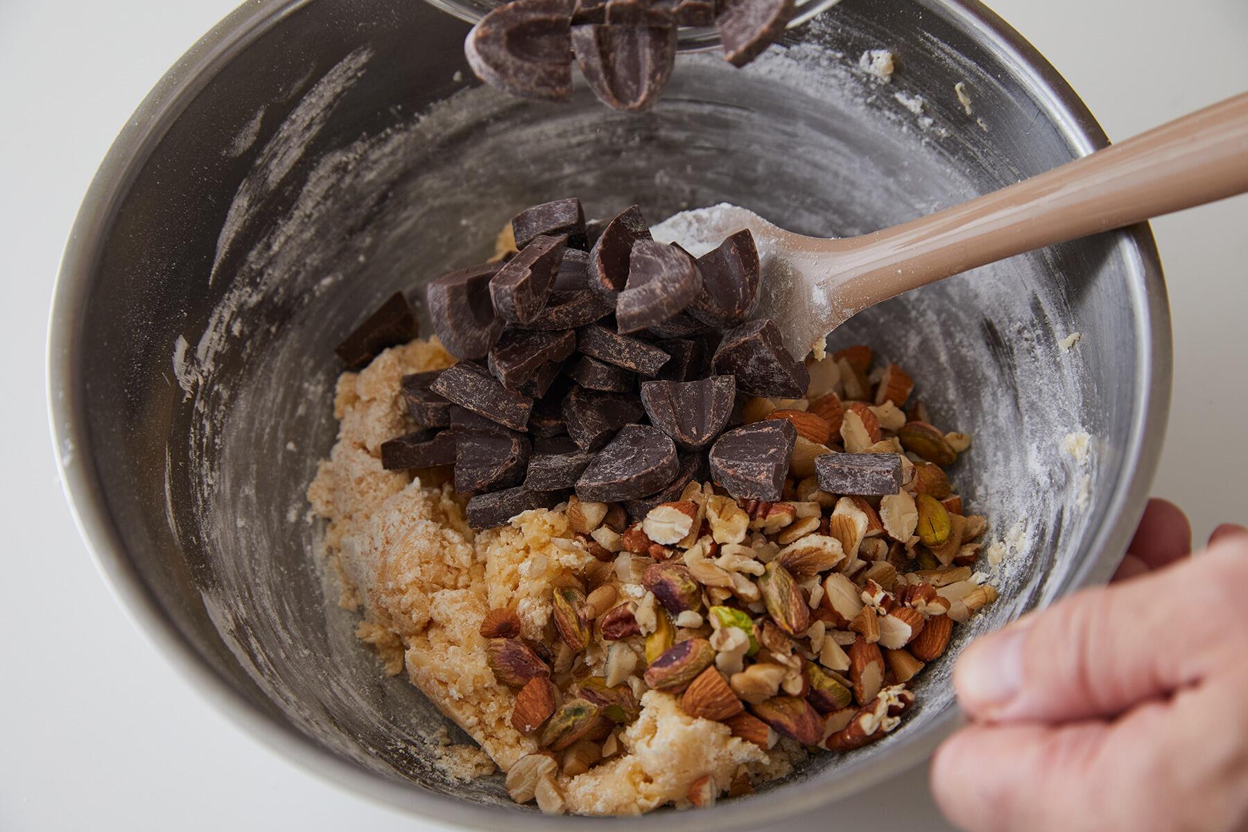 チョコレートを加える