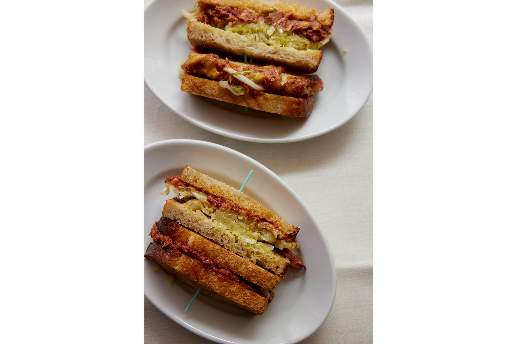 ザワークラウトの酸味がアクセント！“ハンドプレスサンド”