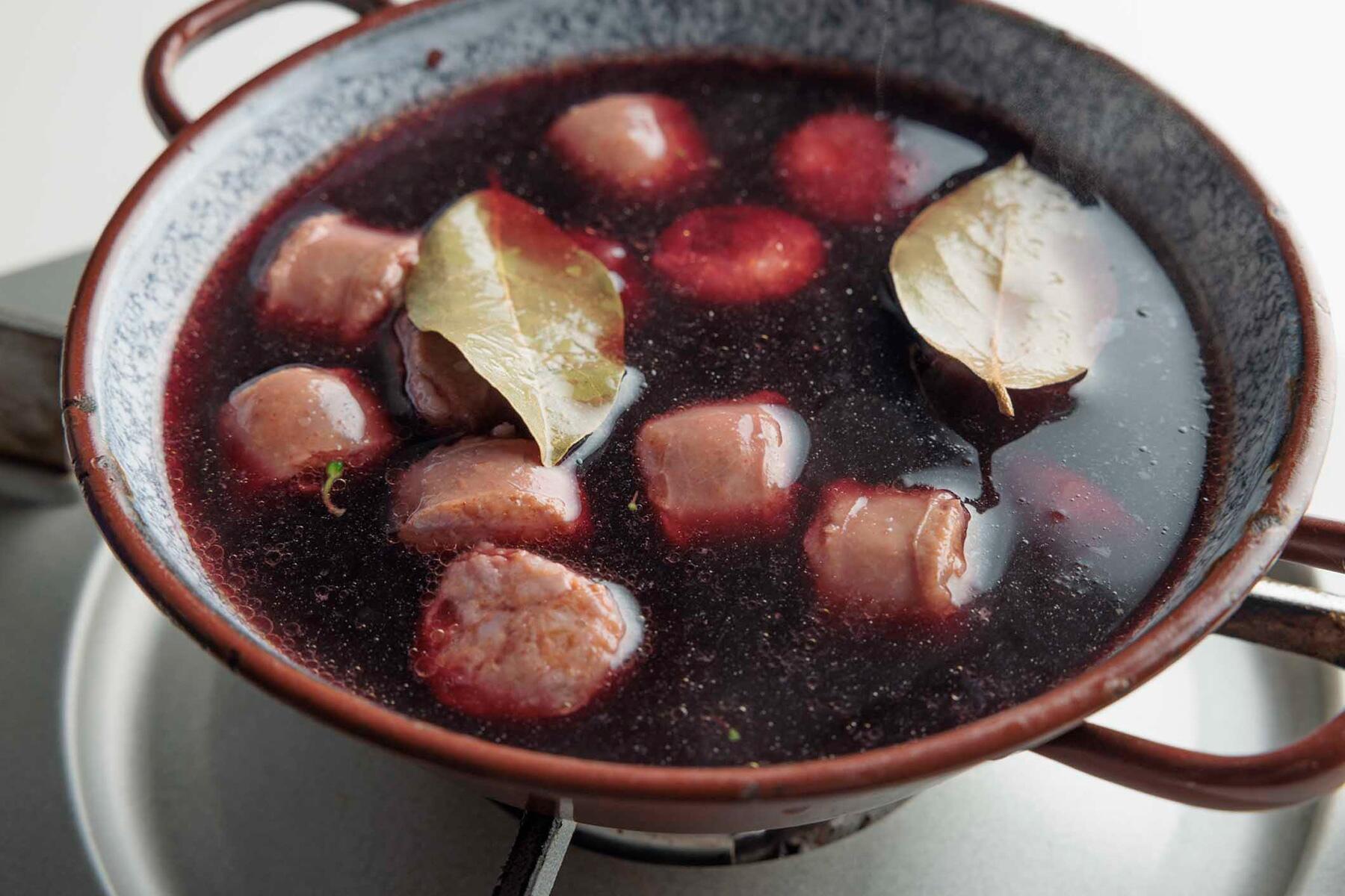 チョリソーを切り、中火にかける