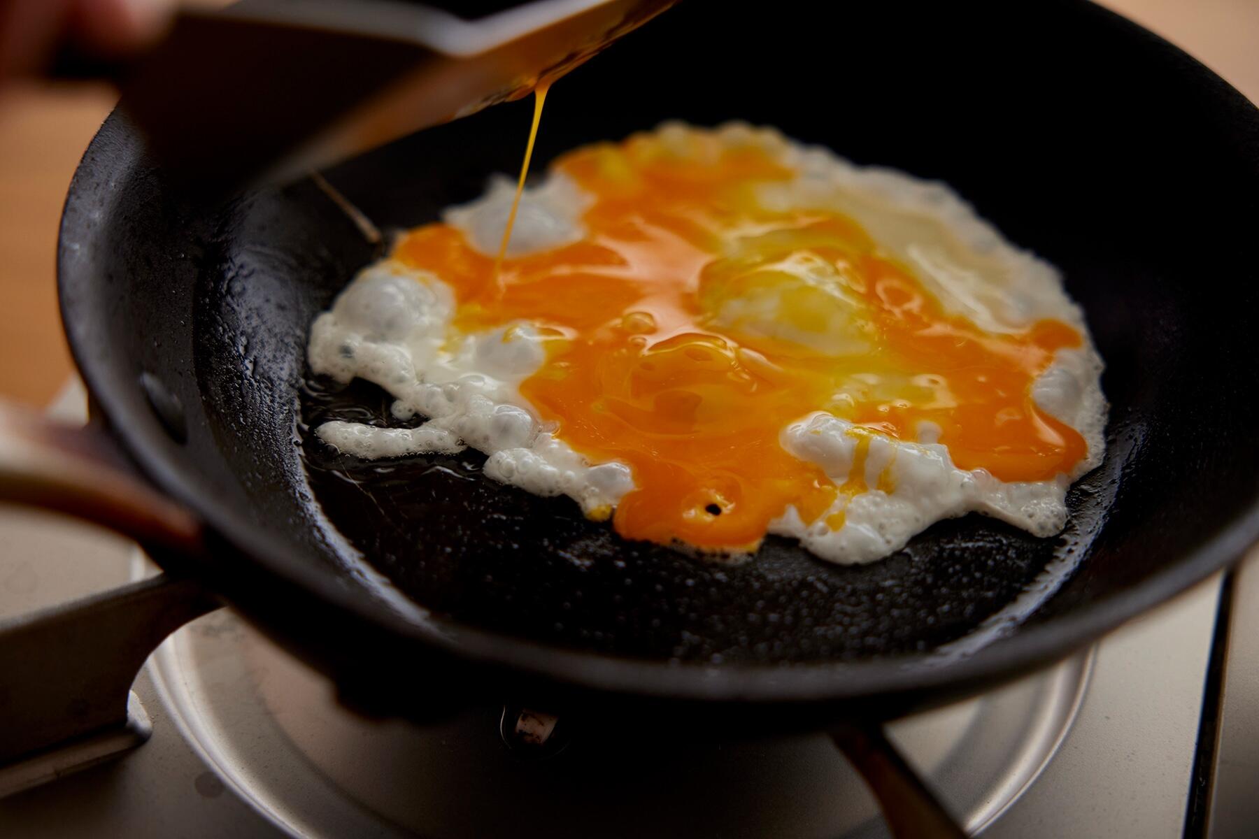 目玉焼きをつくる