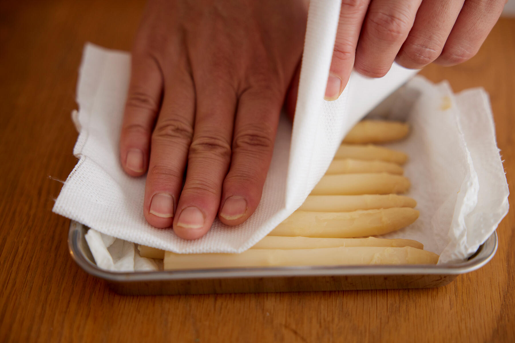 アスパラの下ごしらえ