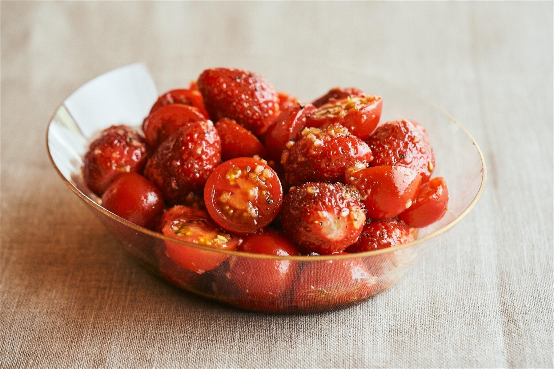 真っ赤ないちごとトマトのサラダ