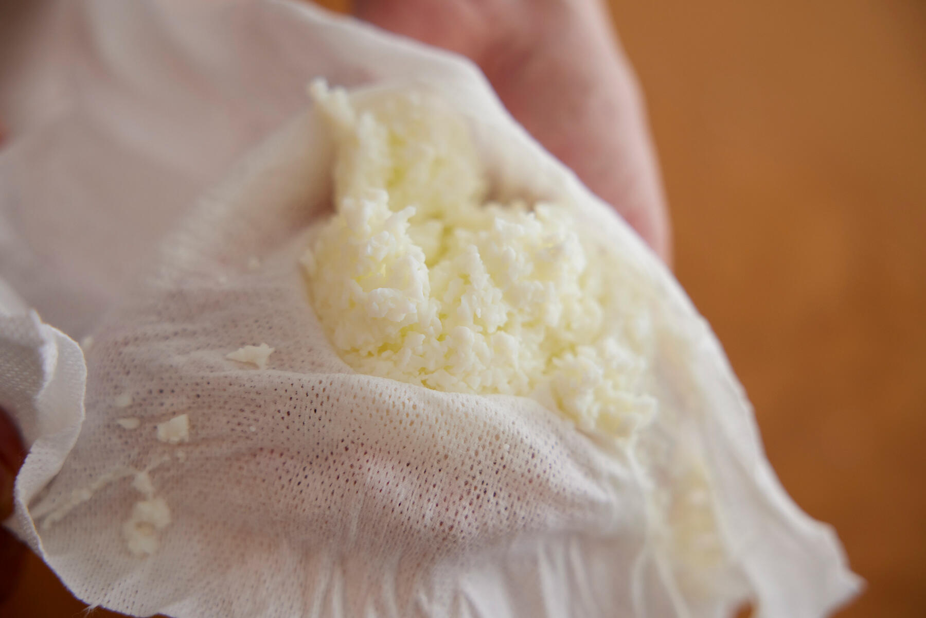 ゆで卵を黄身と白身に分ける