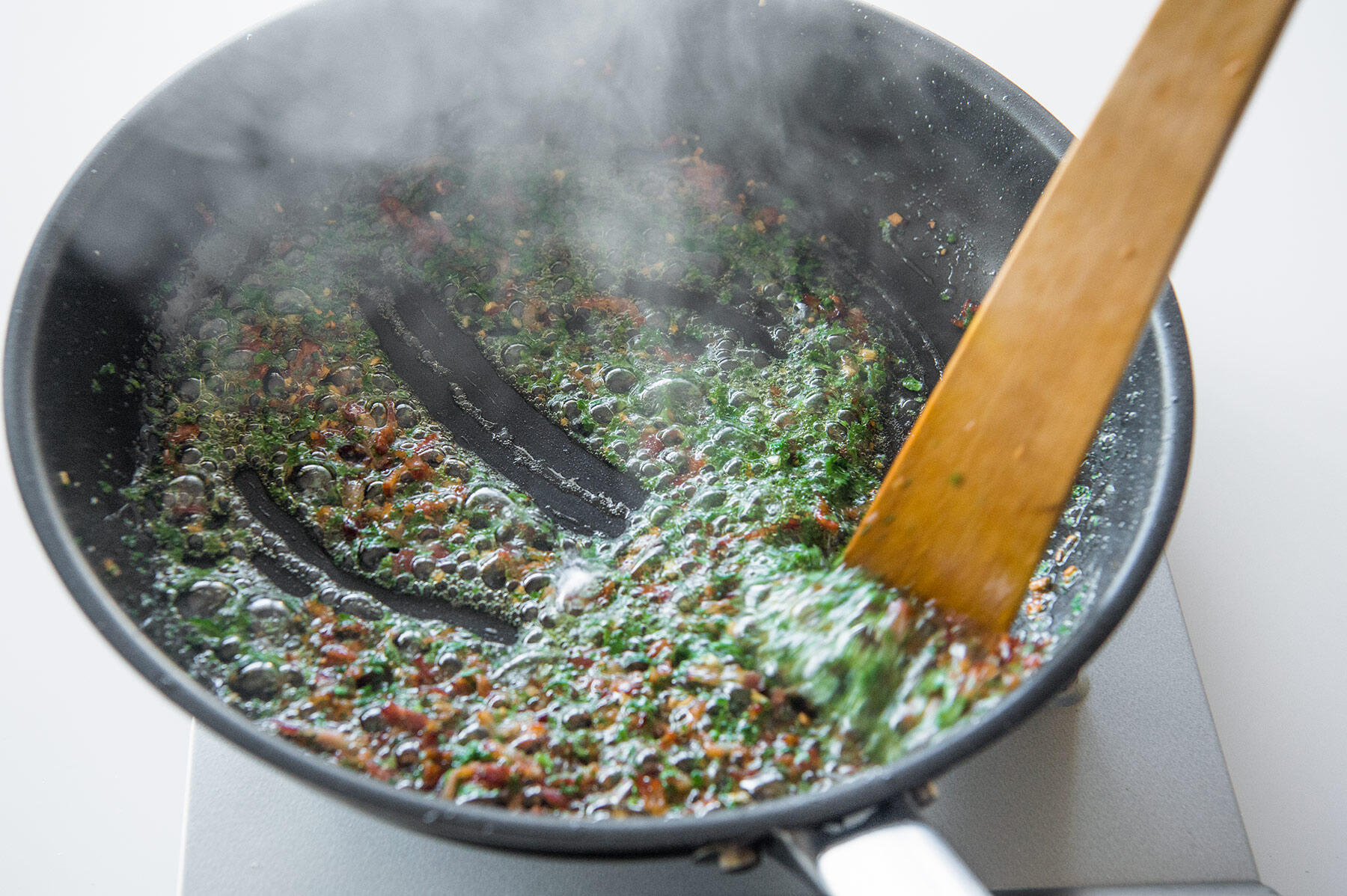 ベーコンタルタルソースをつくる