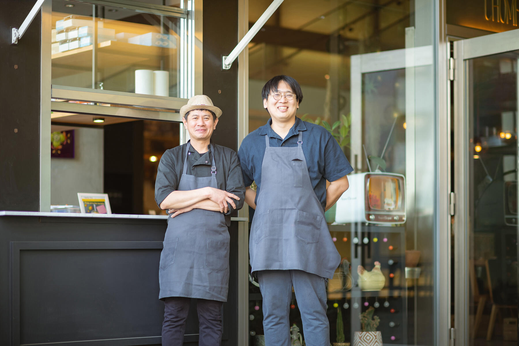 KENG(ケン)さん(左)と森枝幹さん(右)