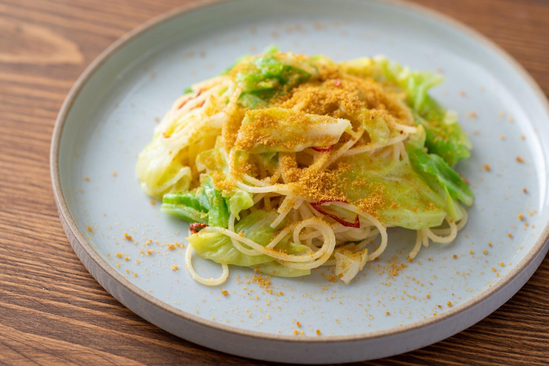 つまみにもなる“キャベツとからすみのパスタ”