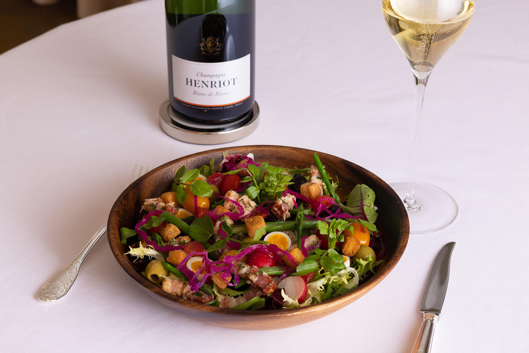 「アンリオ ブラン ド ブラン」×フレンチ風ご馳走サラダ