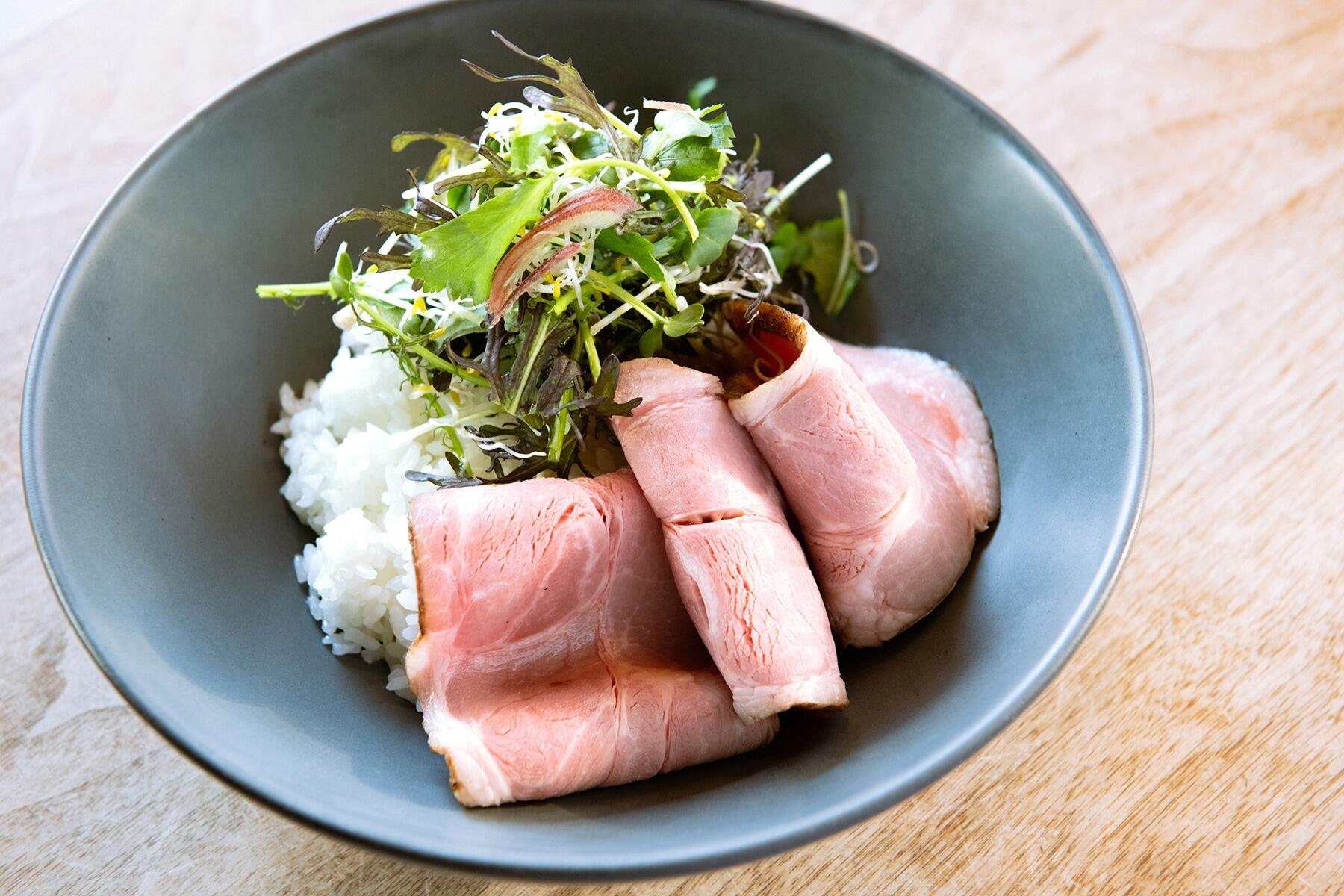 低温調理 肩ロースステーキ丼