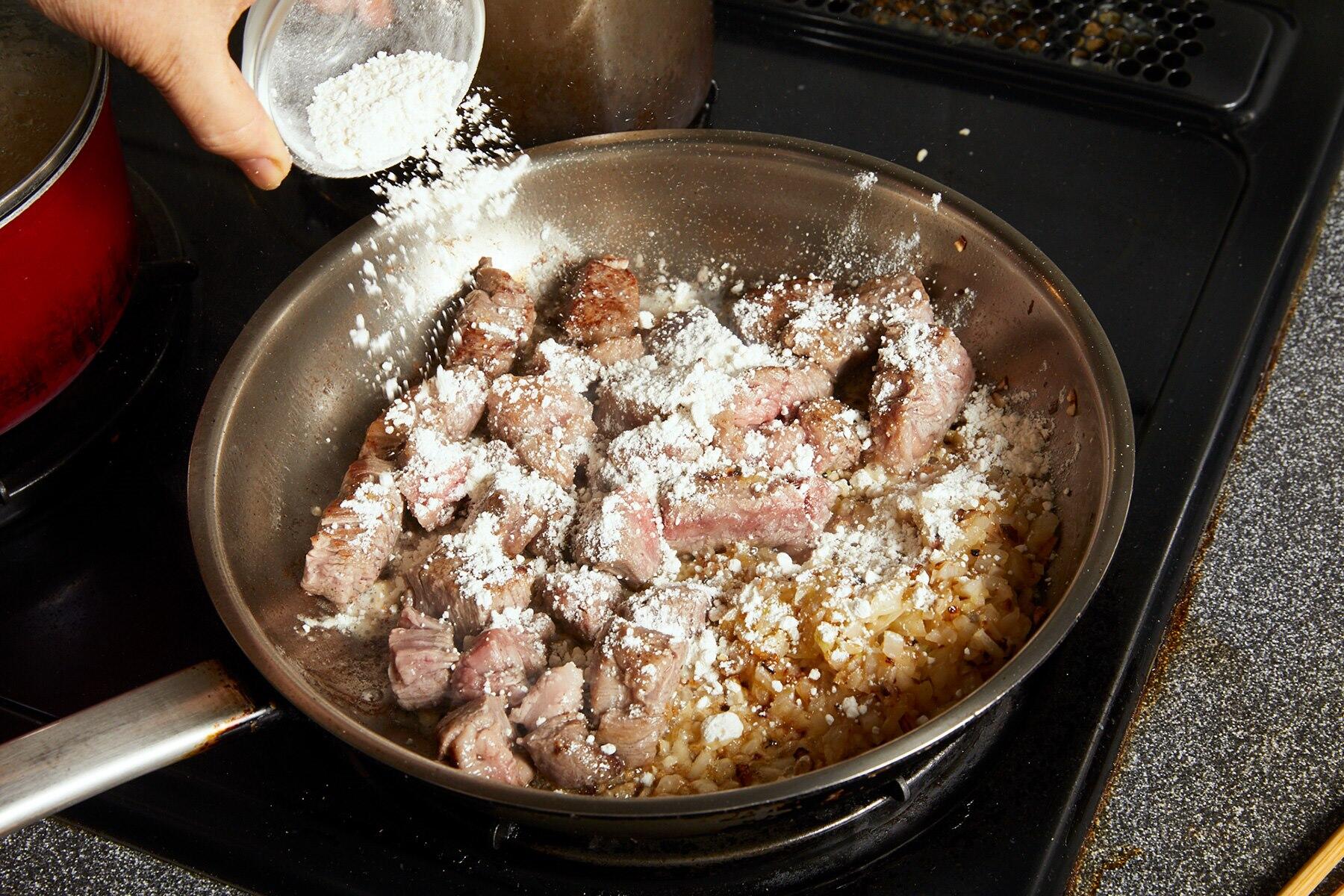 小麦粉を加える