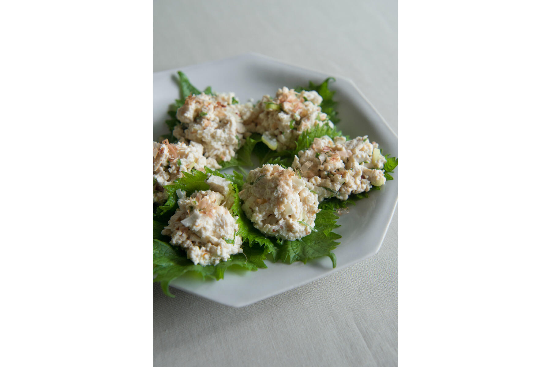 爽やかな後味が心地良い“くずし豆腐の青じそのせ”