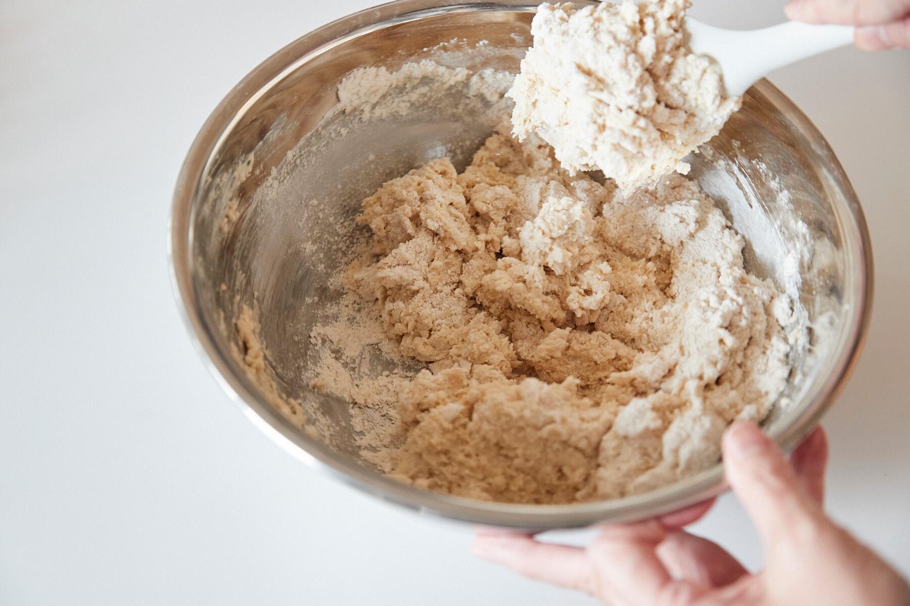 粉と豆腐を混ぜる