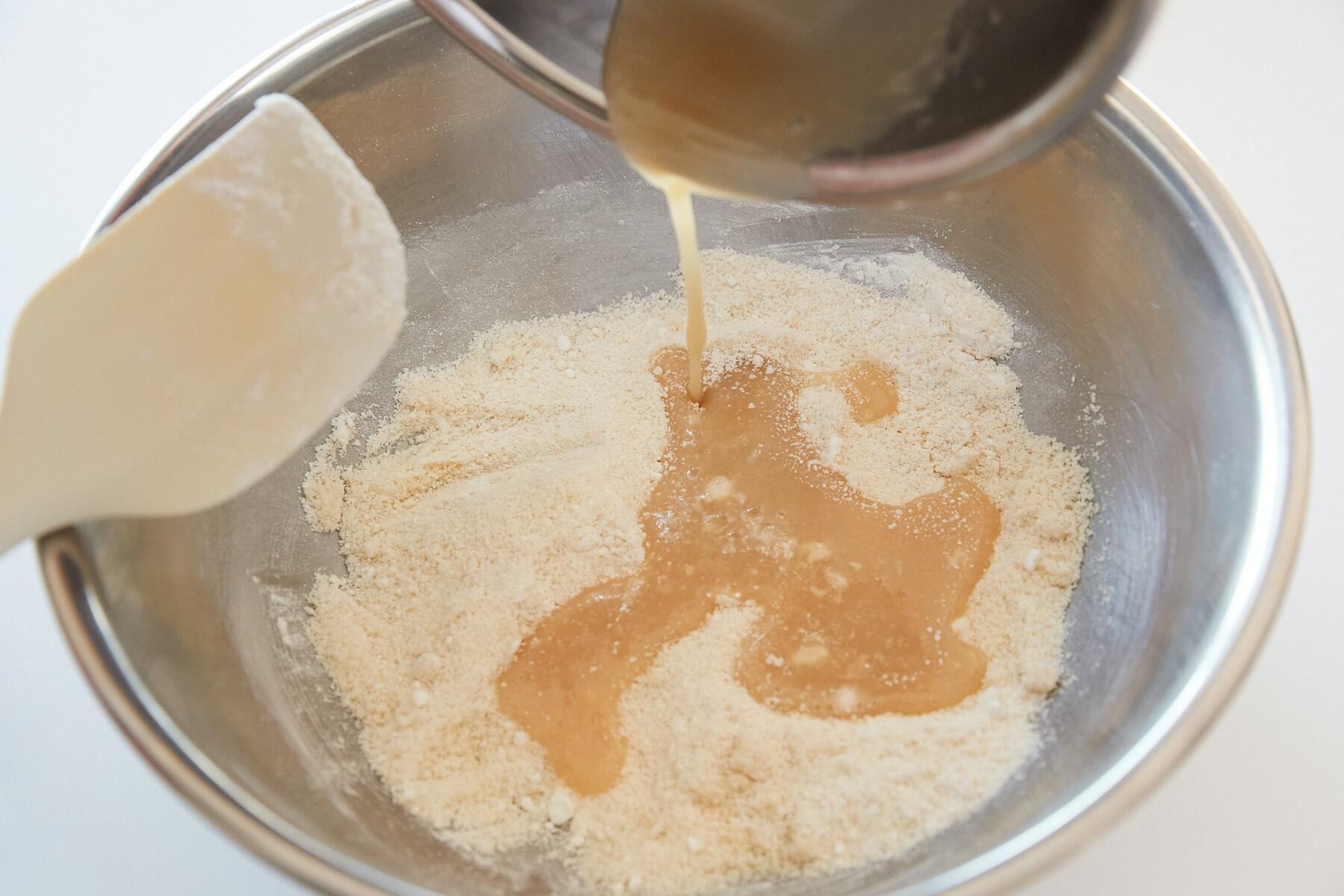 アーモンド生地をつくる