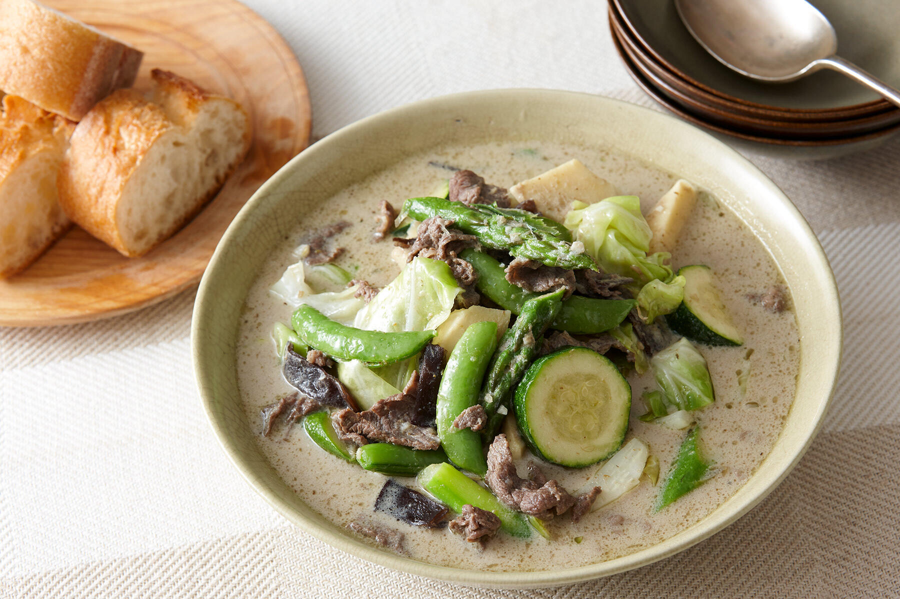 辛くて爽やかな“野菜のグリーンカレー煮”