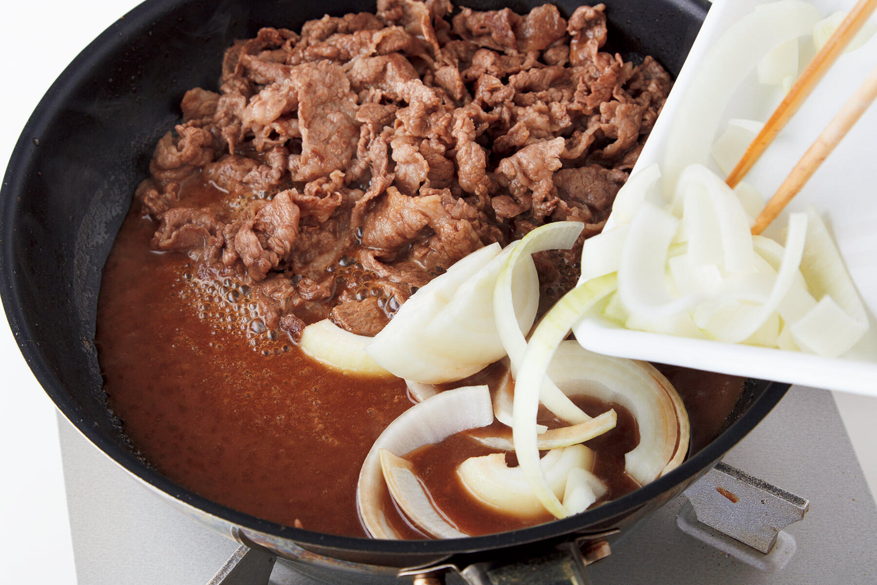 玉ねぎを加える