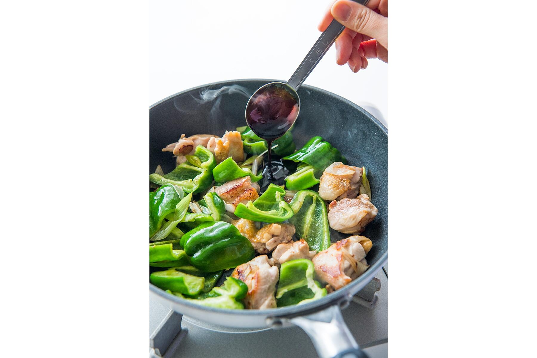 ピーマンを加える